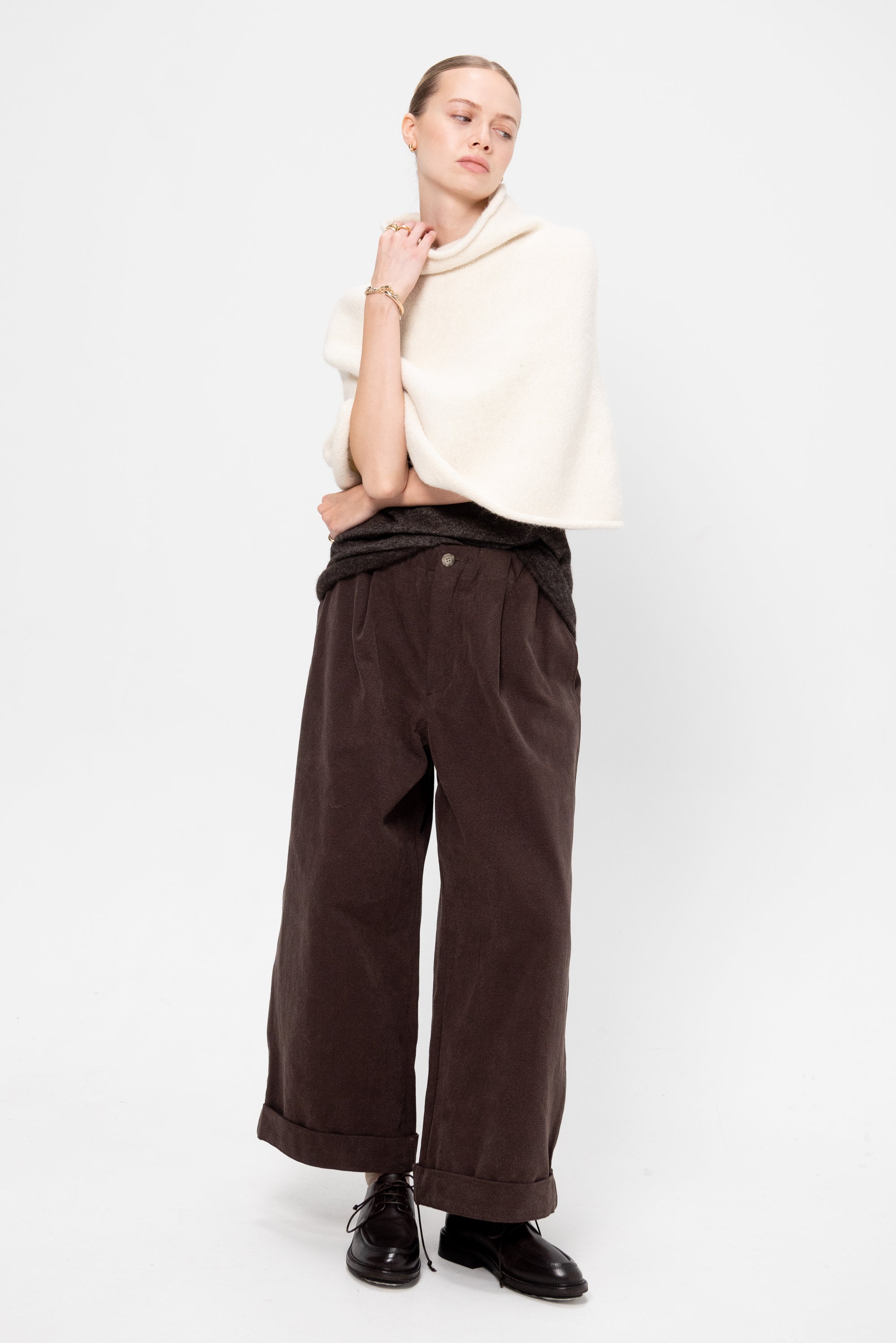 Pyramid Shoulders, Raw White