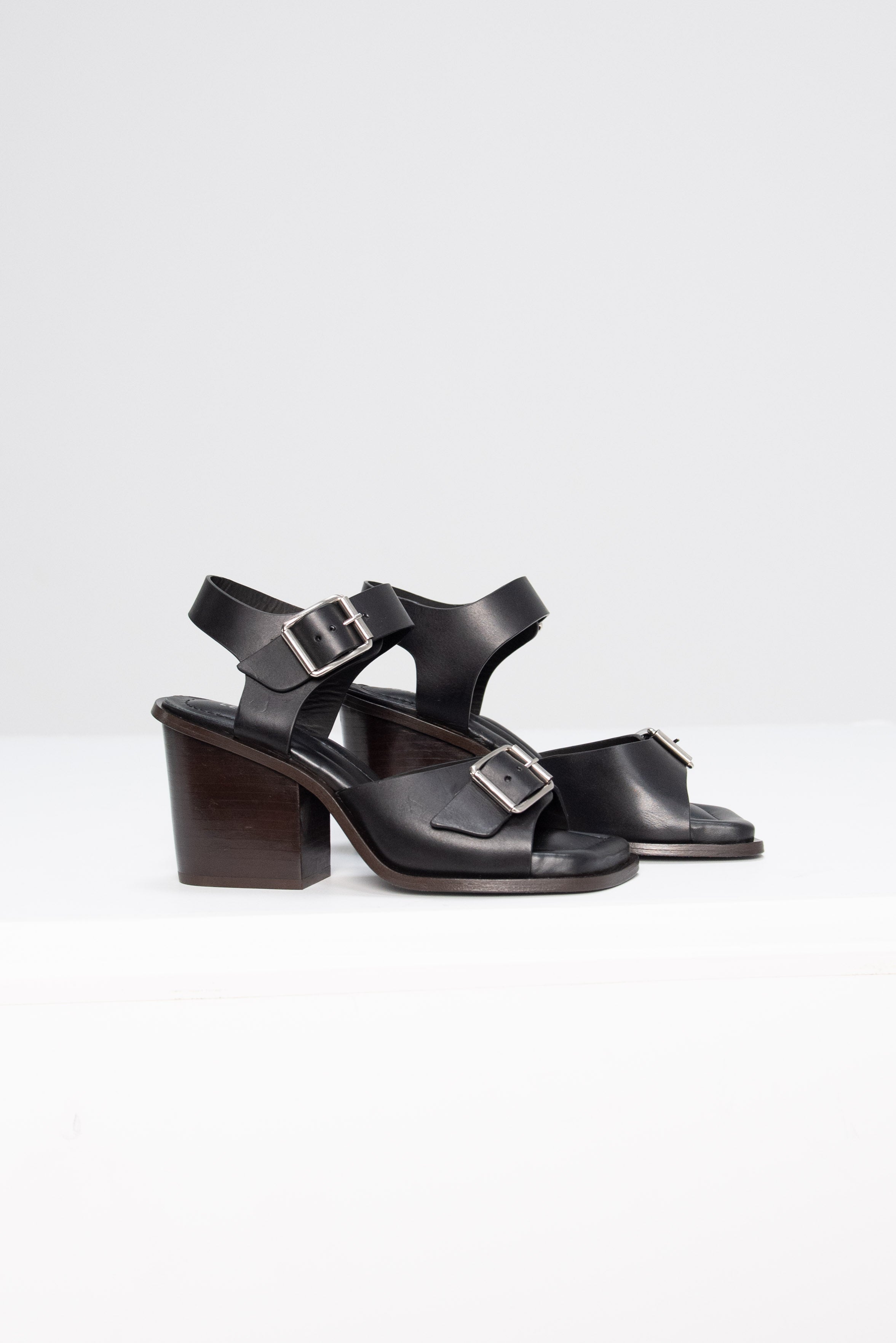 Squared Heeled Sandals, Black – Kick Pleat