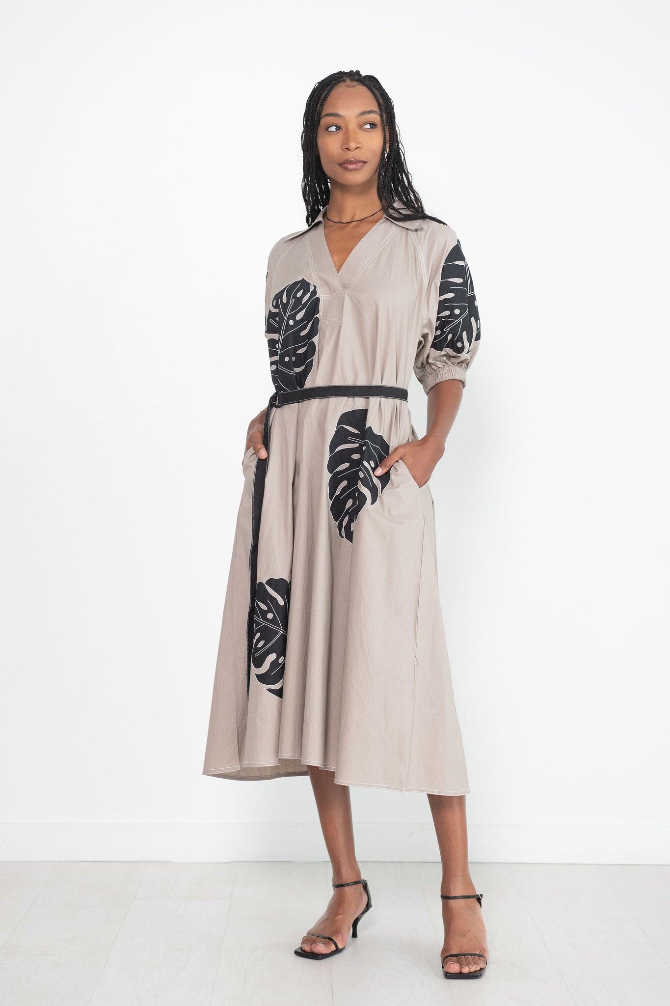 LOVEBIRDS - Puff Sleeve Applique Dress, Beige & Black