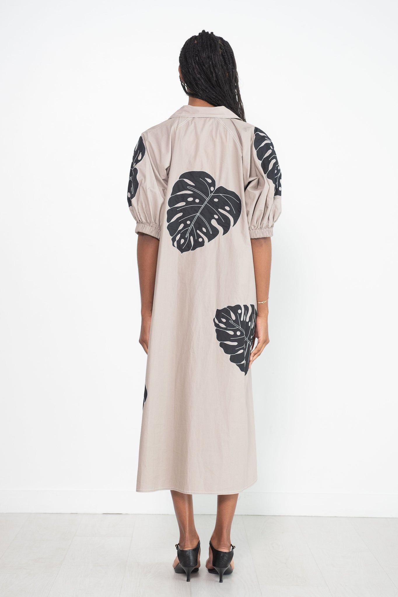 LOVEBIRDS - Puff Sleeve Applique Dress, Beige & Black