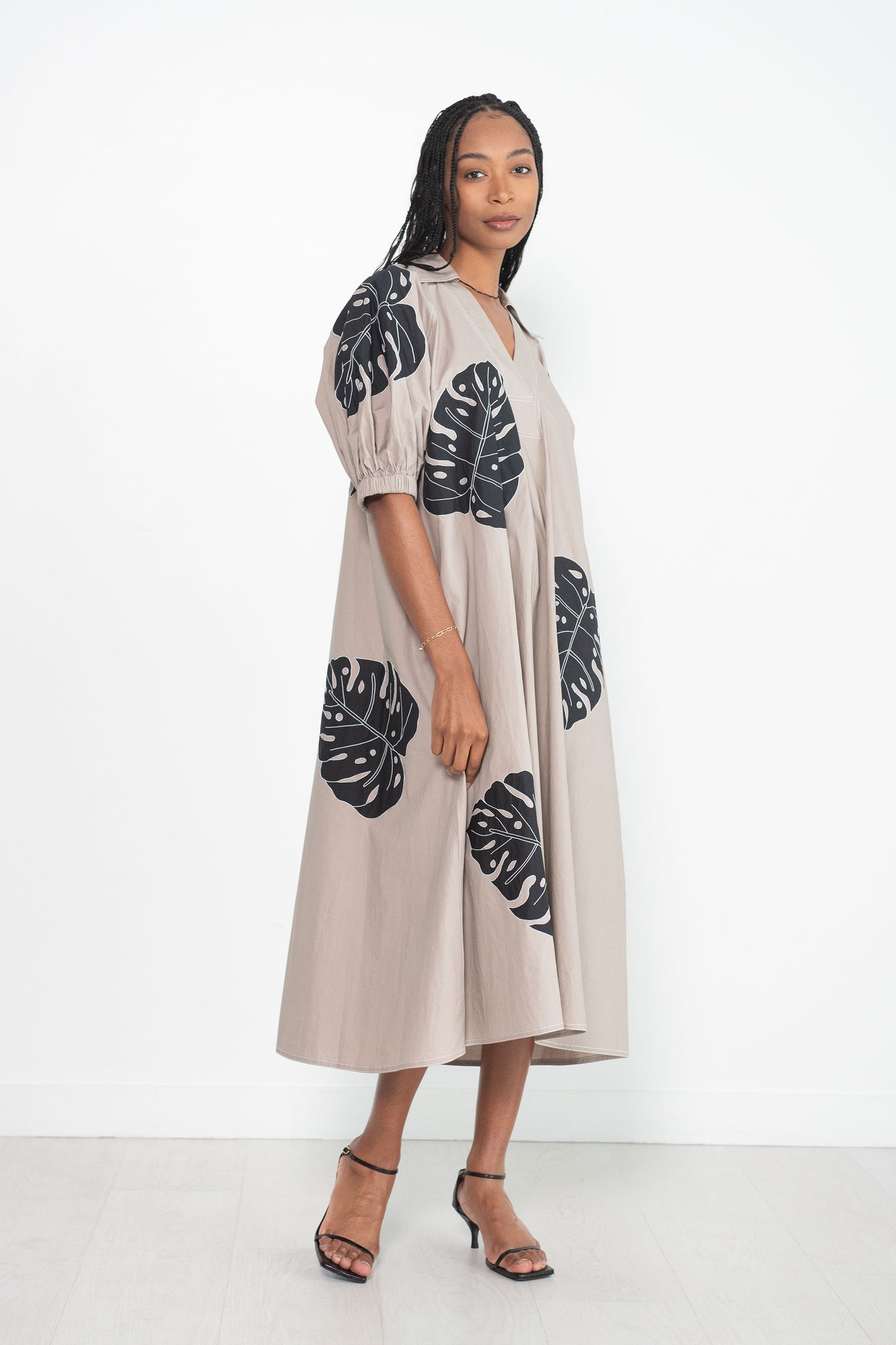 LOVEBIRDS - Puff Sleeve Applique Dress, Beige & Black