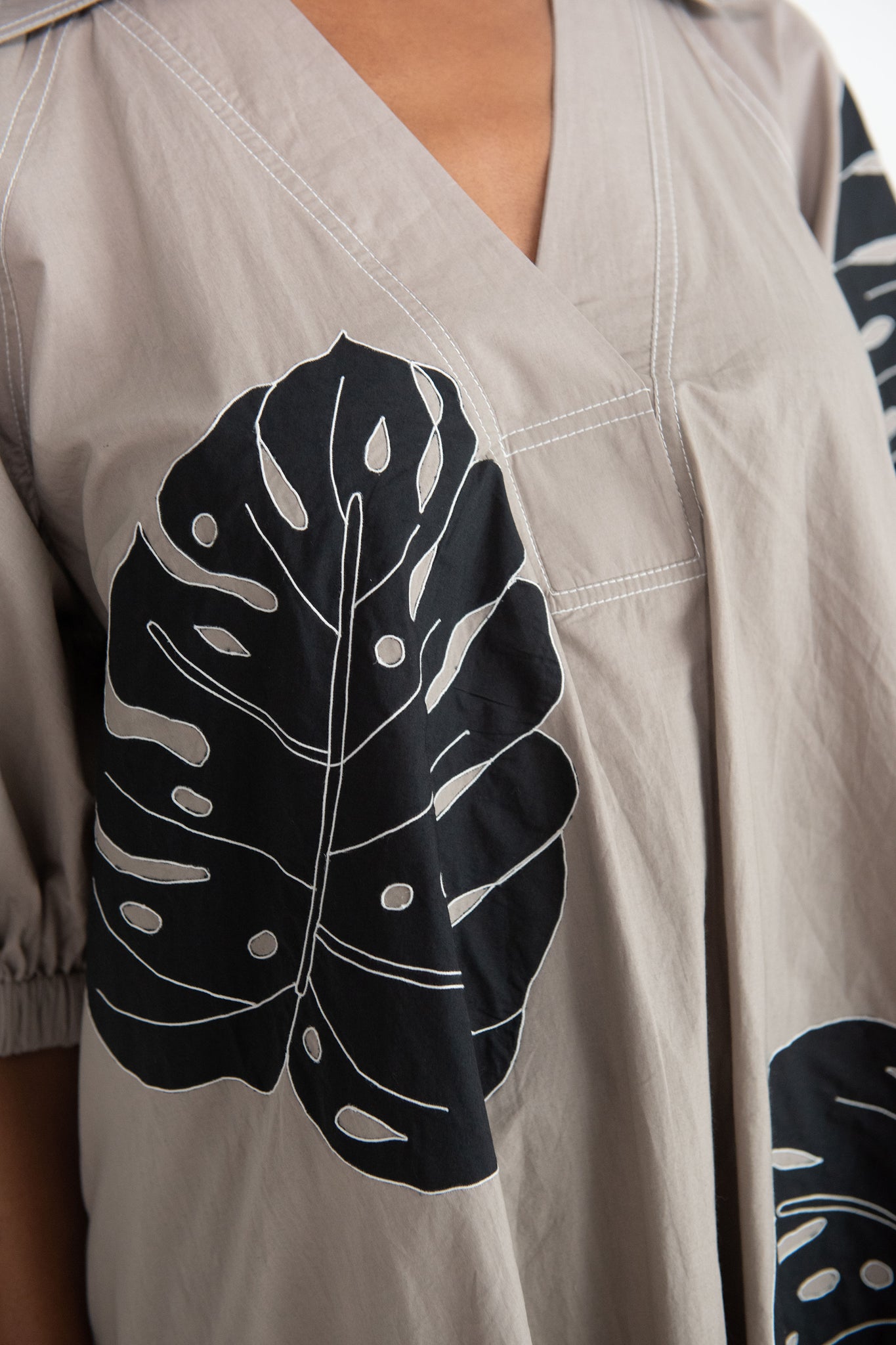 LOVEBIRDS - Puff Sleeve Applique Dress, Beige & Black