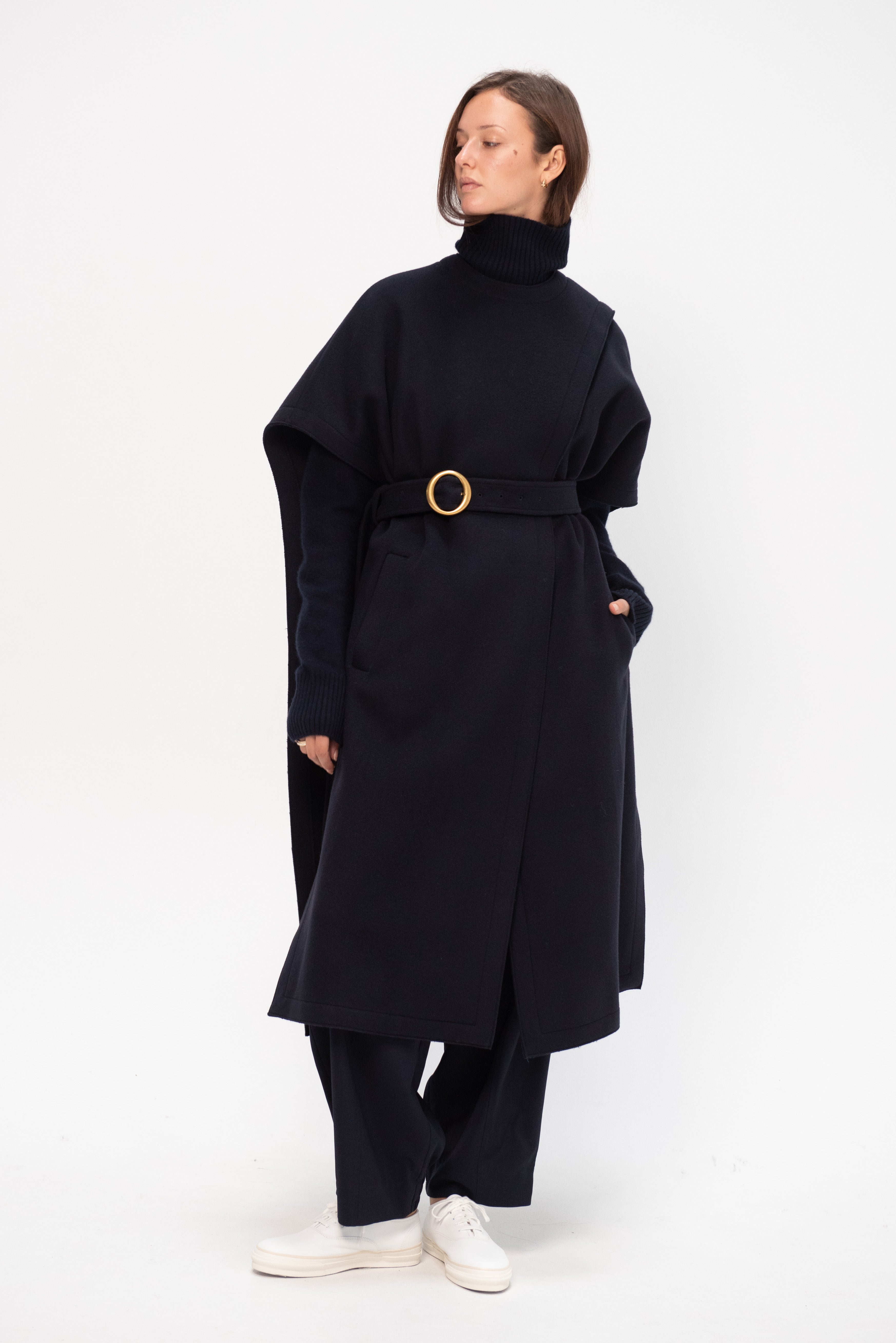 Madisonblue REVER SIDE SLIT CAPE ブラック MB999-2101 MADISONBLUE REVER SIDE SLIT CAPE