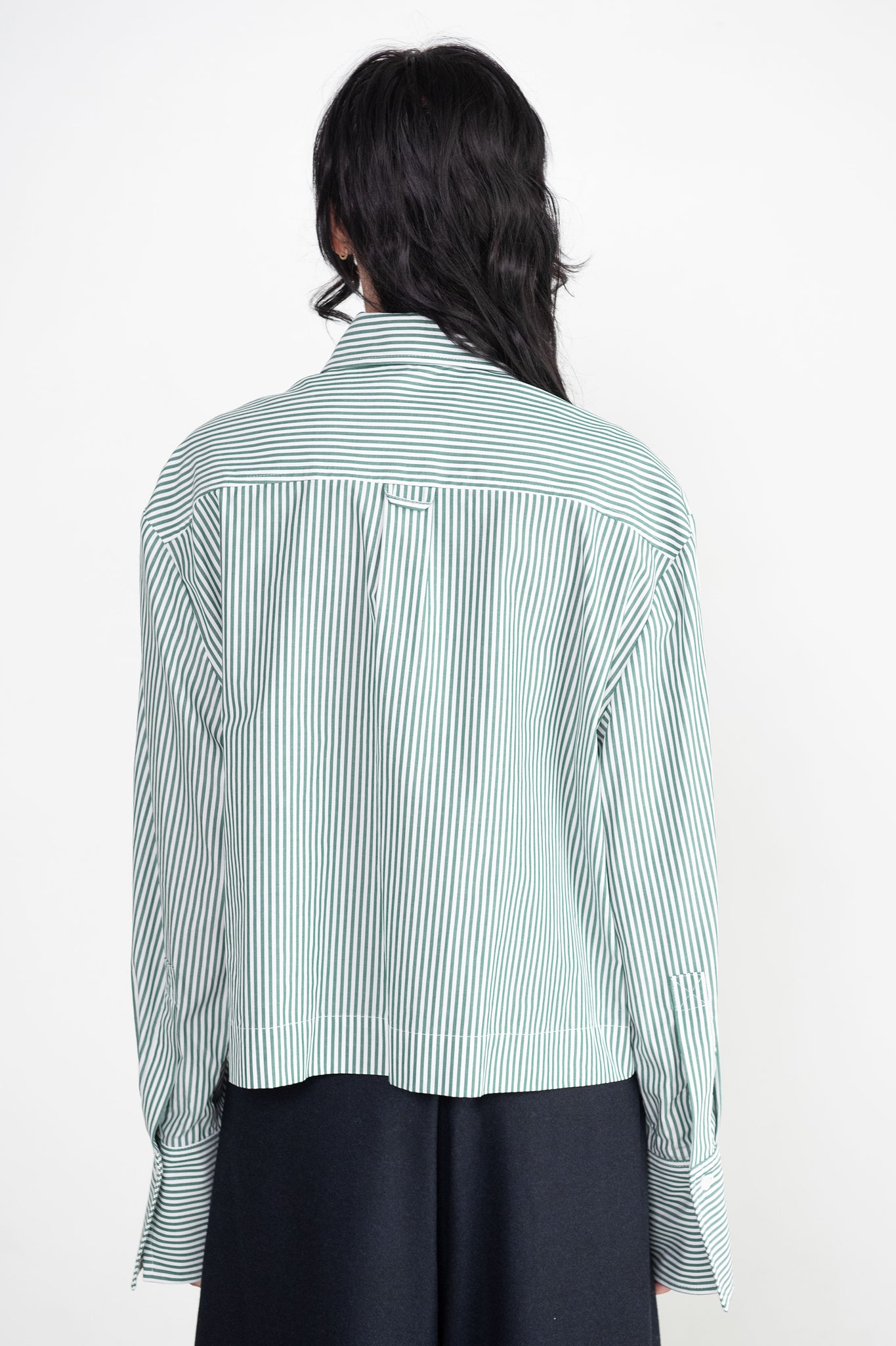 Nomia - Cropped Button Down Shirt, Grass and White