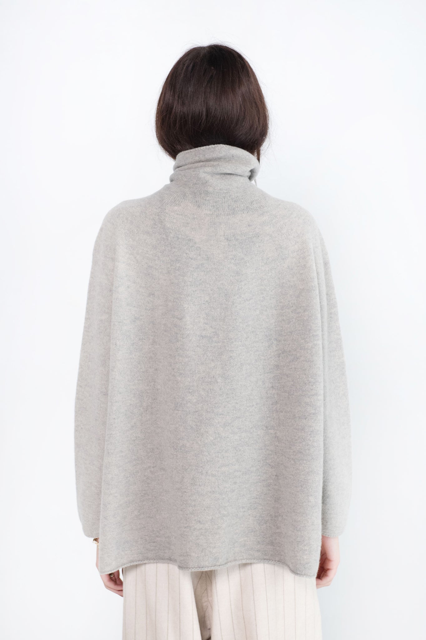 pas de calais - Fine Wool Loose High Neck Pullover, Grey