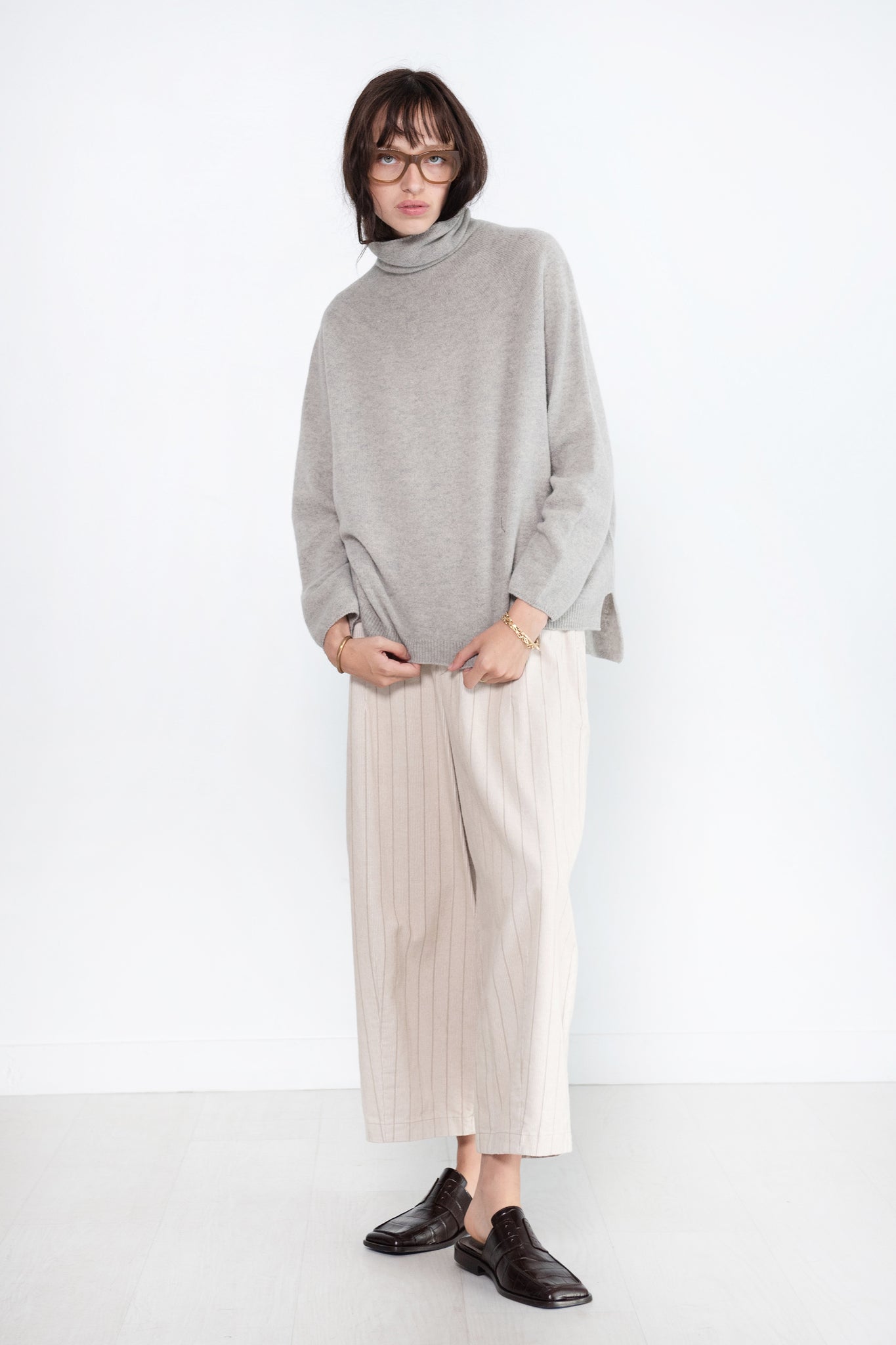 pas de calais - Fine Wool Loose High Neck Pullover, Grey