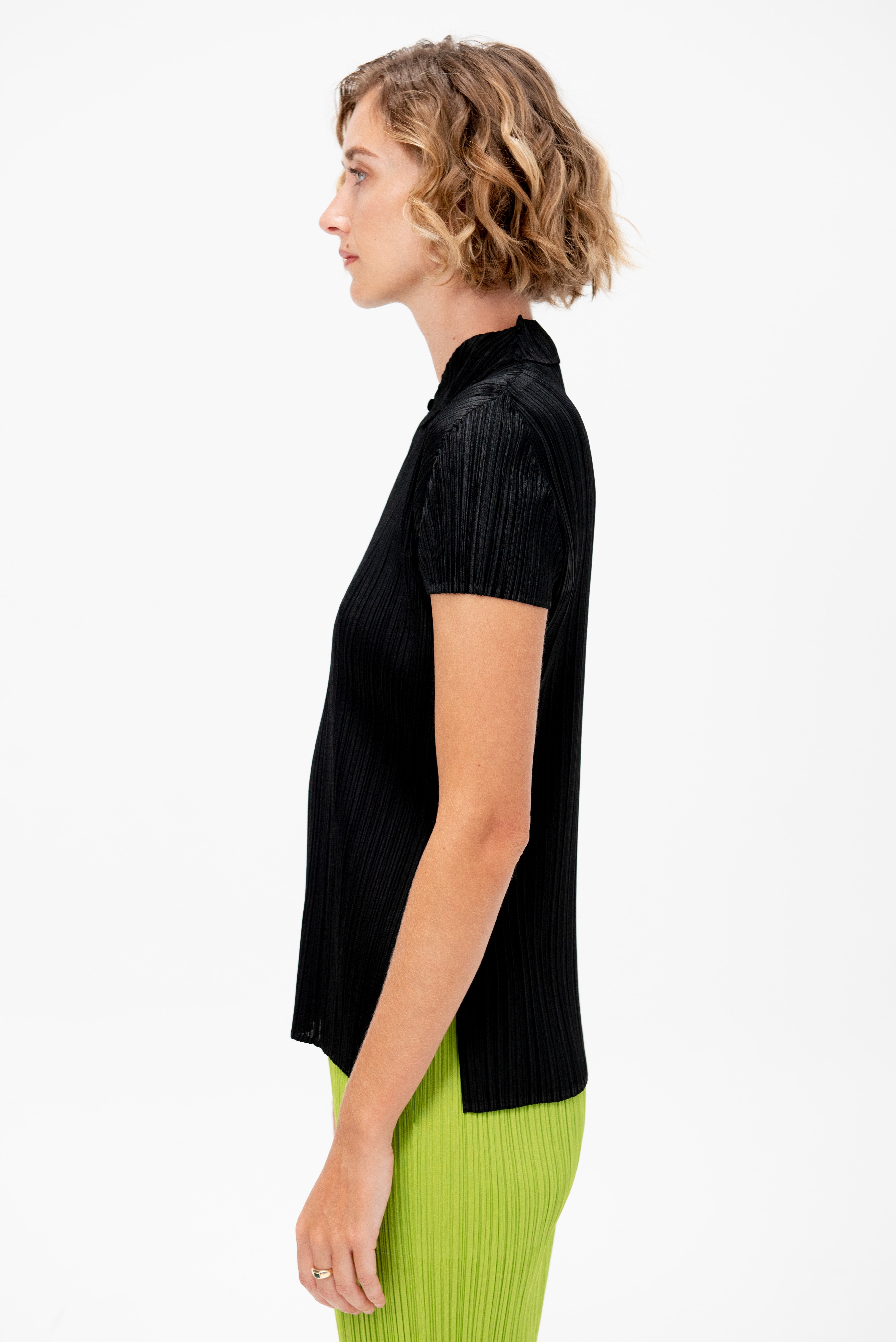 プリーツプリーズMONTHLY COLORS AUGUST Introducing Items “MONTHLY COLORS : AUGUST” – ISSEY MIYAKE