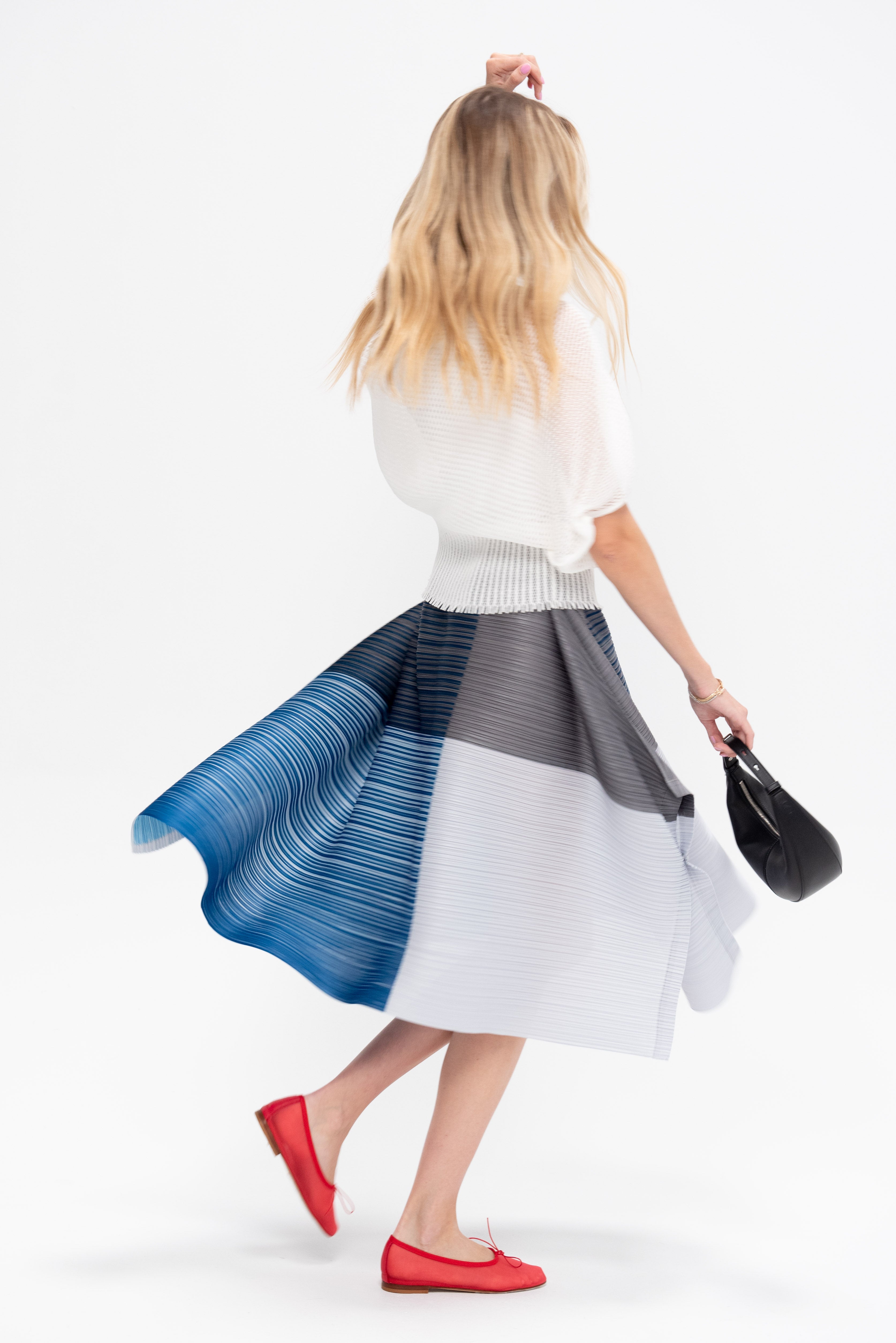 PHOTON BOUNCE – ISSEY MIYAKE ONLINE STORE