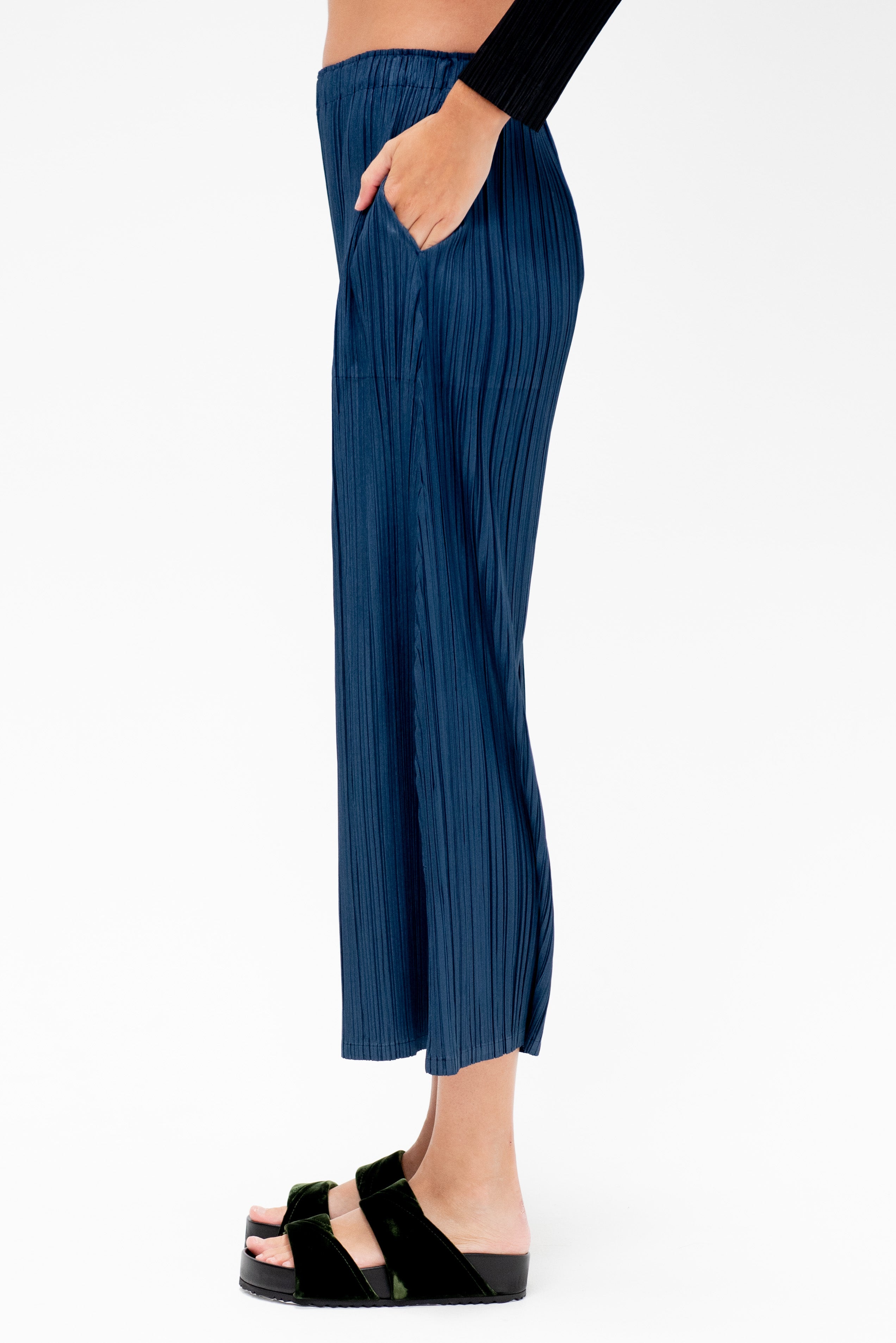 MELLOW PLEATS 定価73,700円 Pleats Please by Issey Miyake Mellow Pleats, Navy – Kick Pleat
