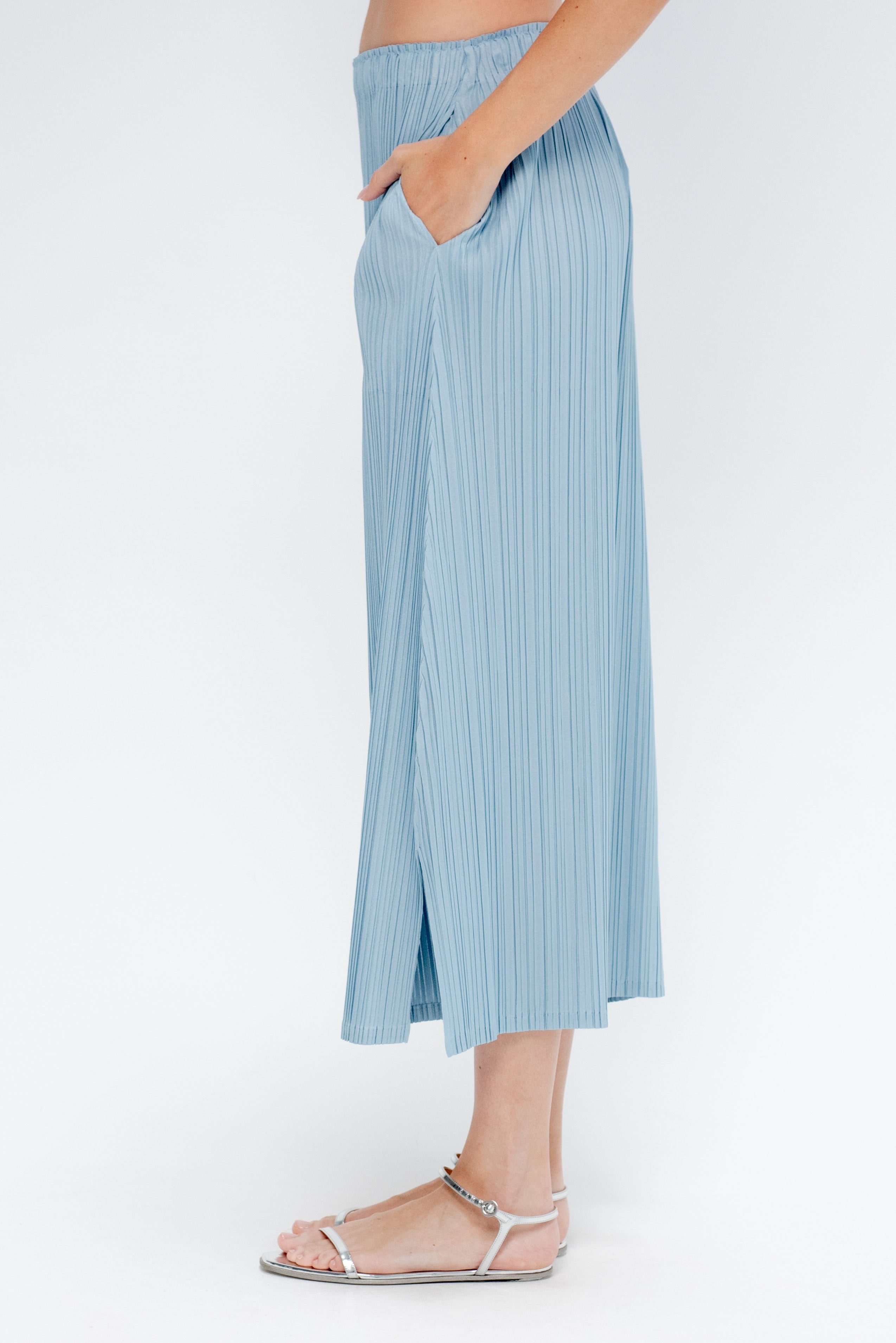 MELLOW PLEATS – ISSEY MIYAKE ONLINE STORE