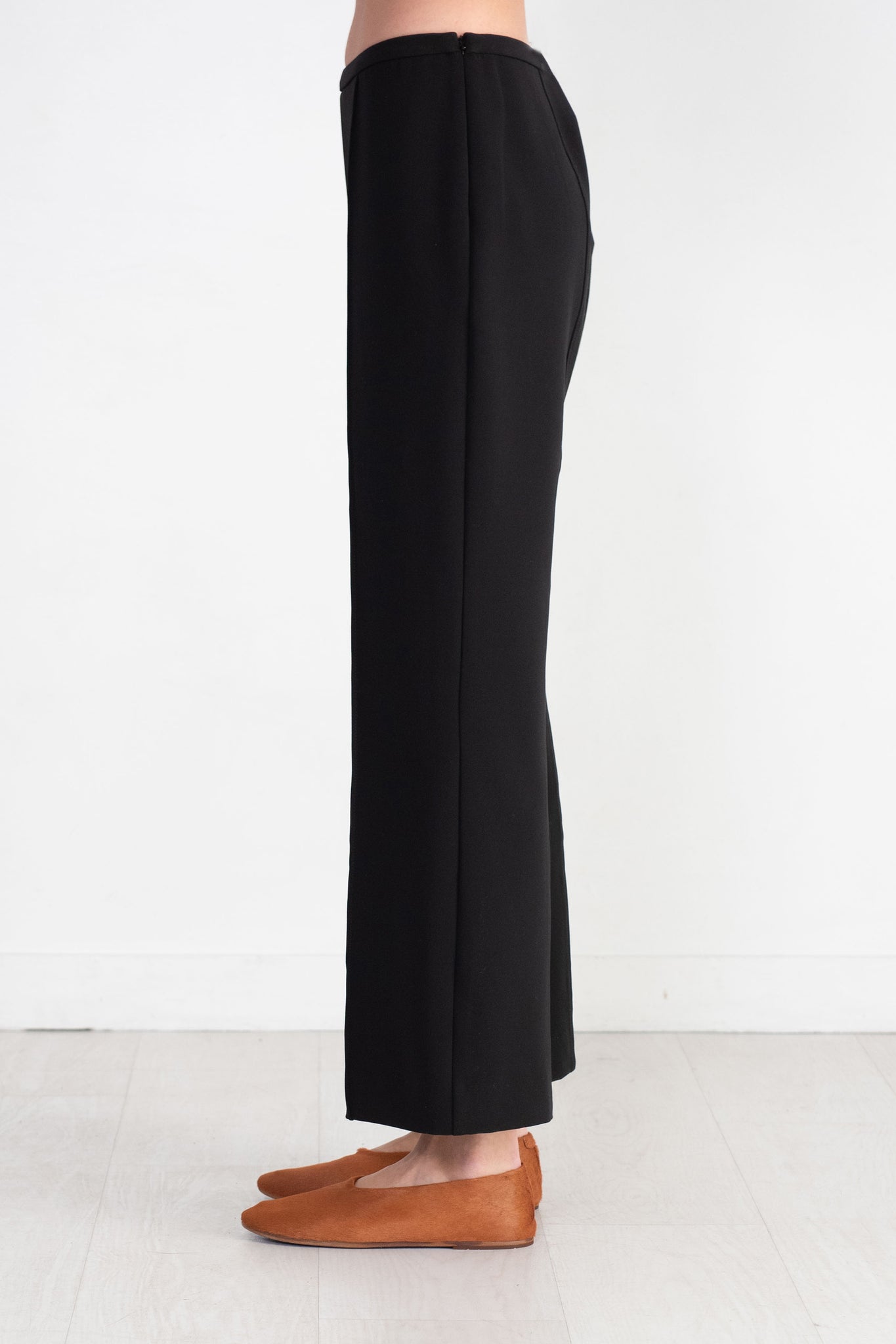 Marta Pant, Black