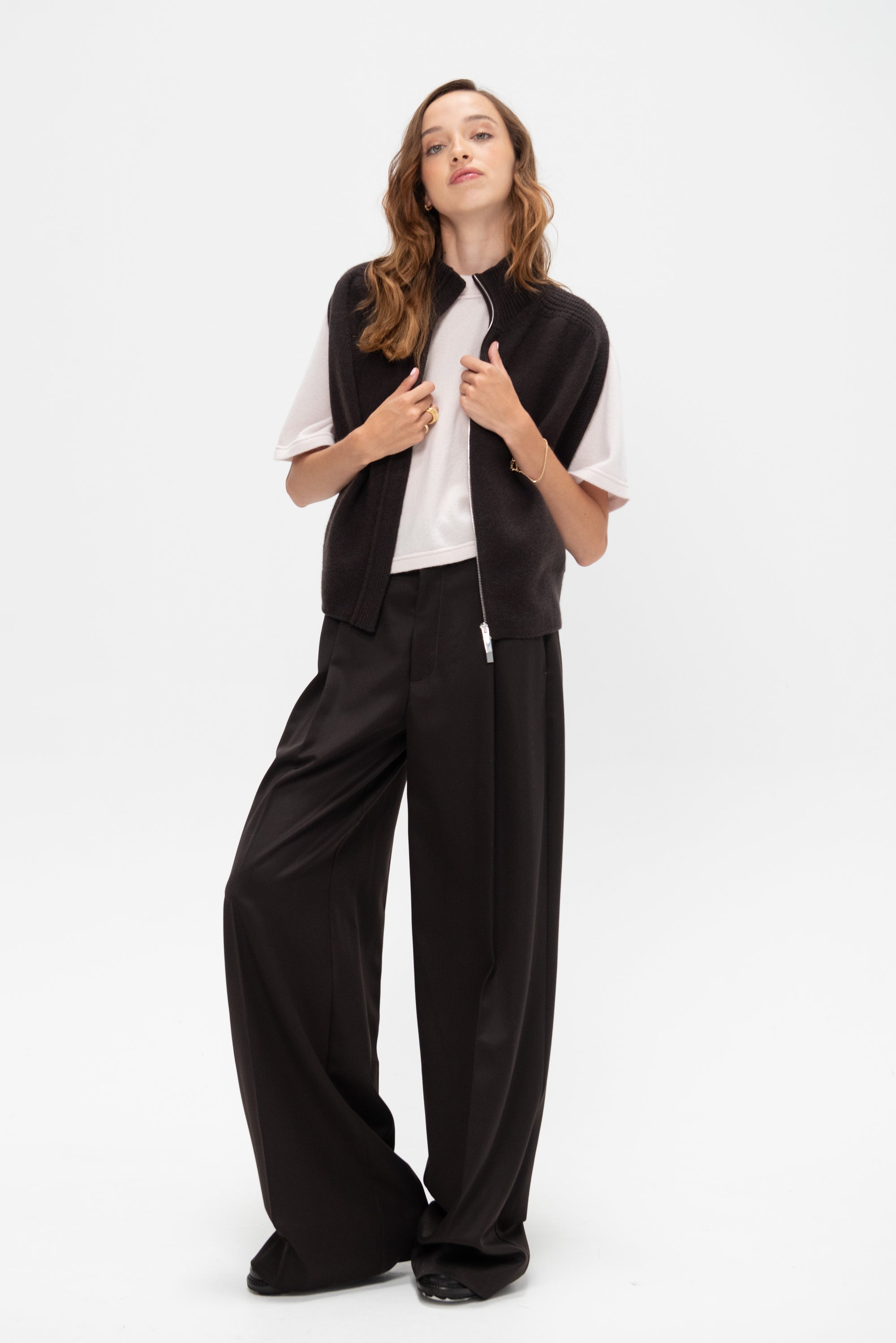Zipped Sleeveless Cardigan, Brown