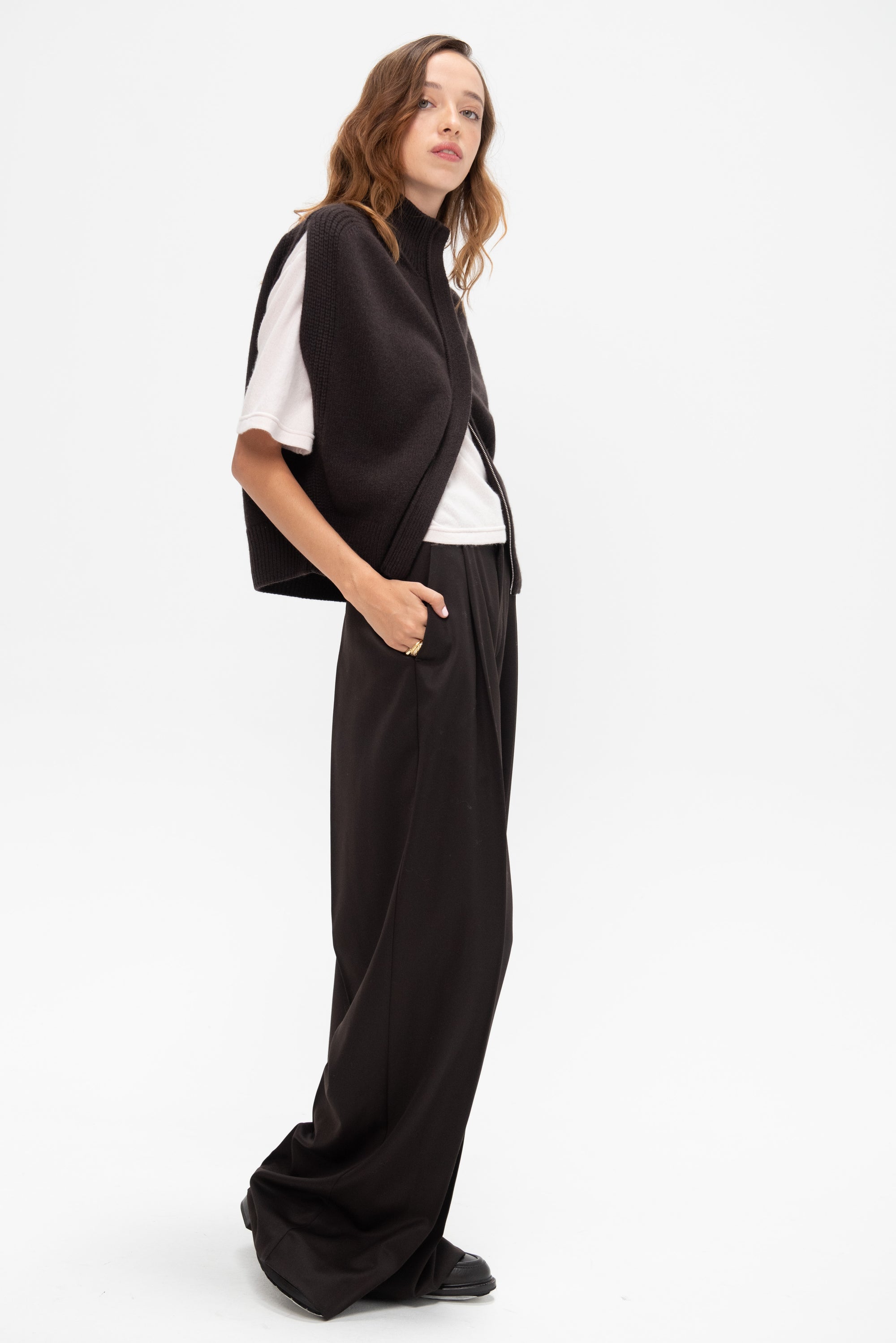Zipped Sleeveless Cardigan, Brown