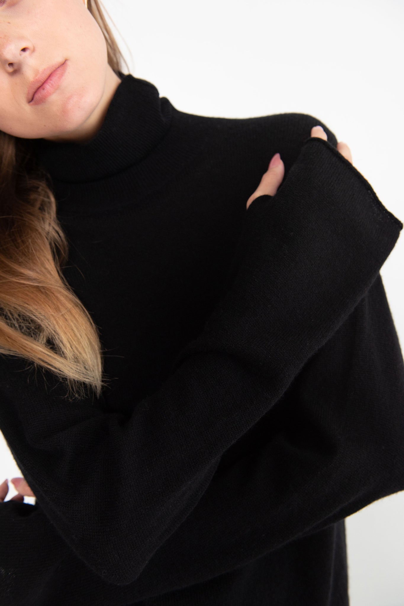 Sofie D'Hoore - Mira Super Light Turtleneck, Black