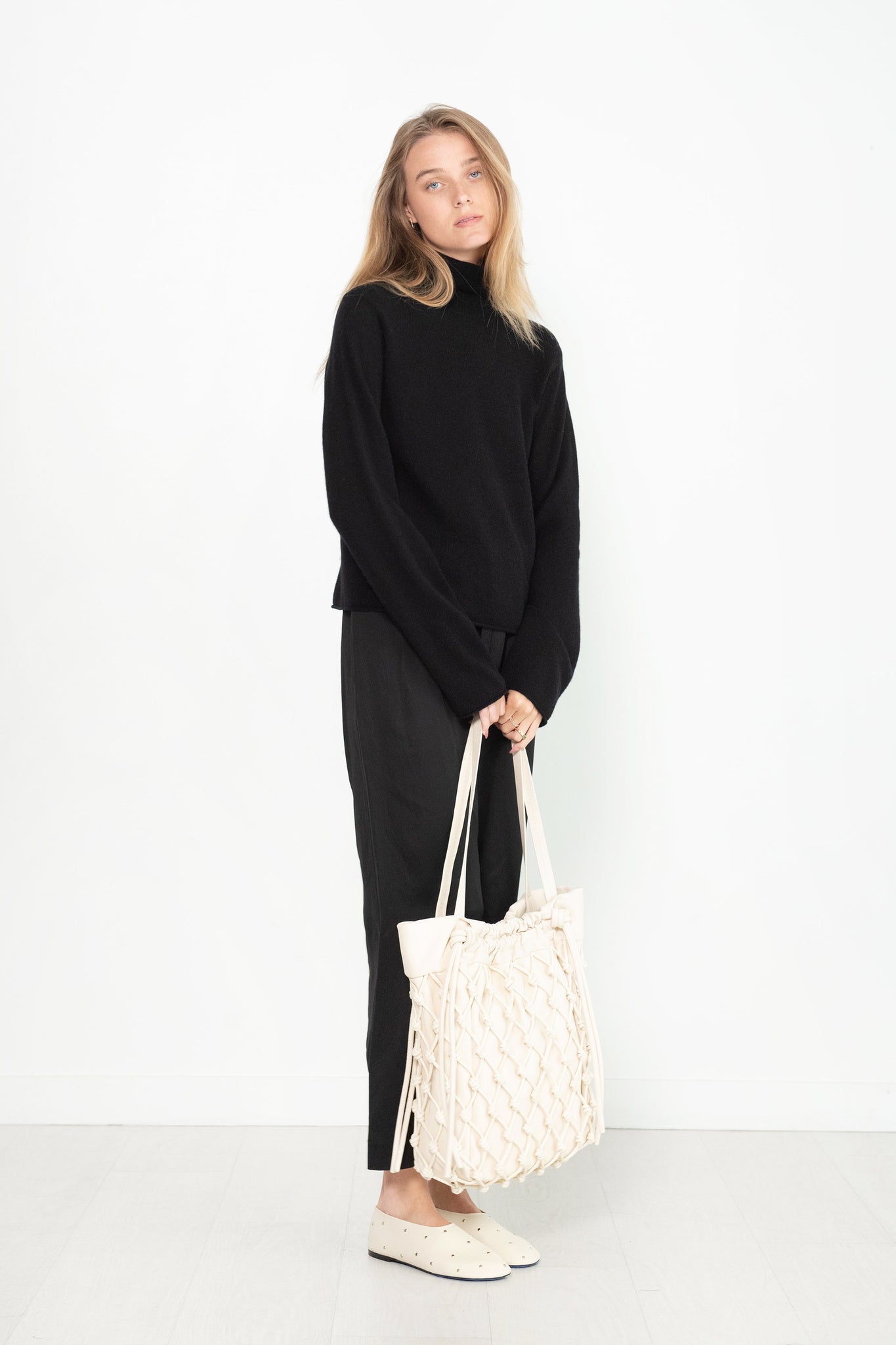Sofie D'Hoore - Mira Super Light Turtleneck, Black