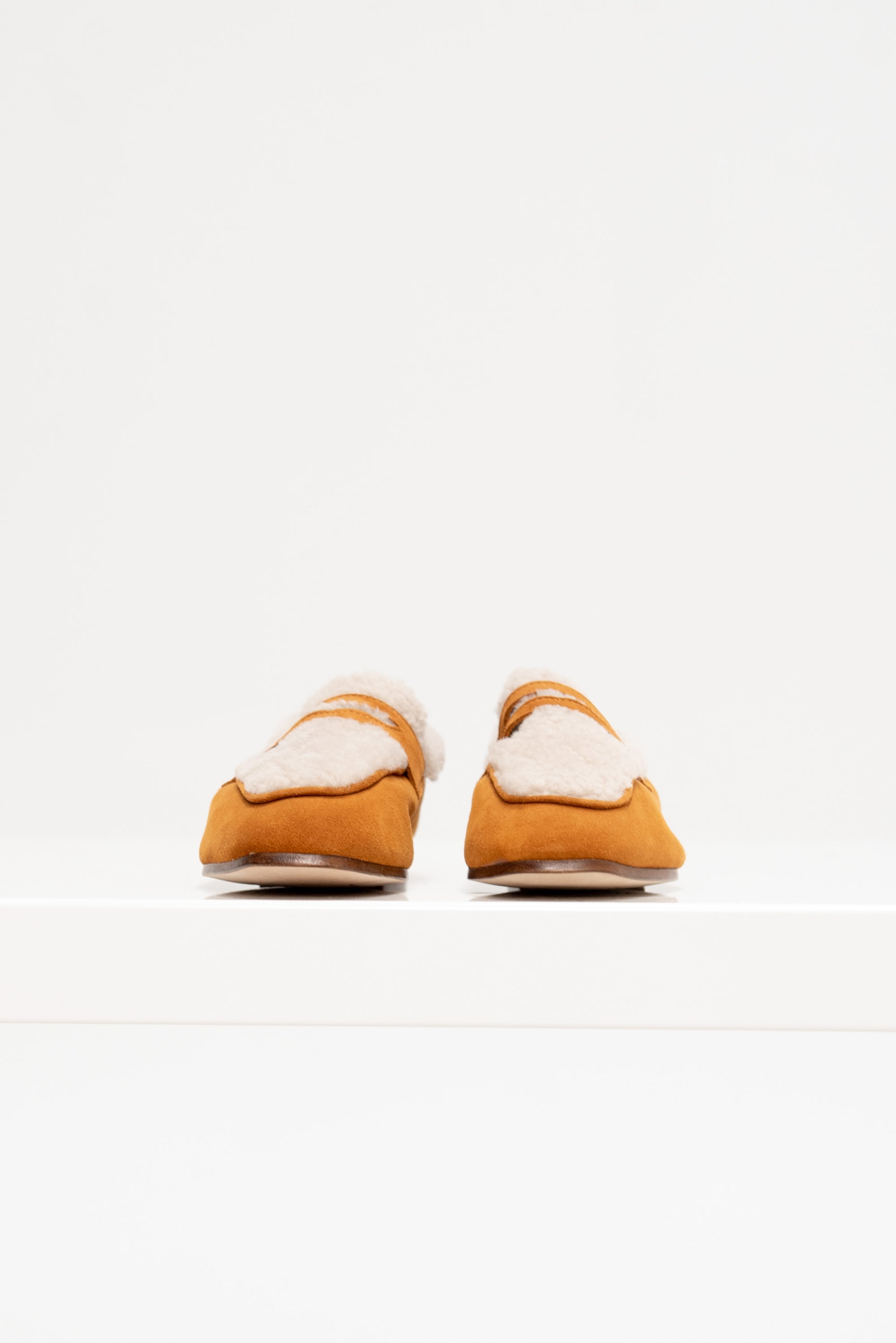 Suede &amp; Shearling Essenziale Loafer, Sand &amp; Cognac