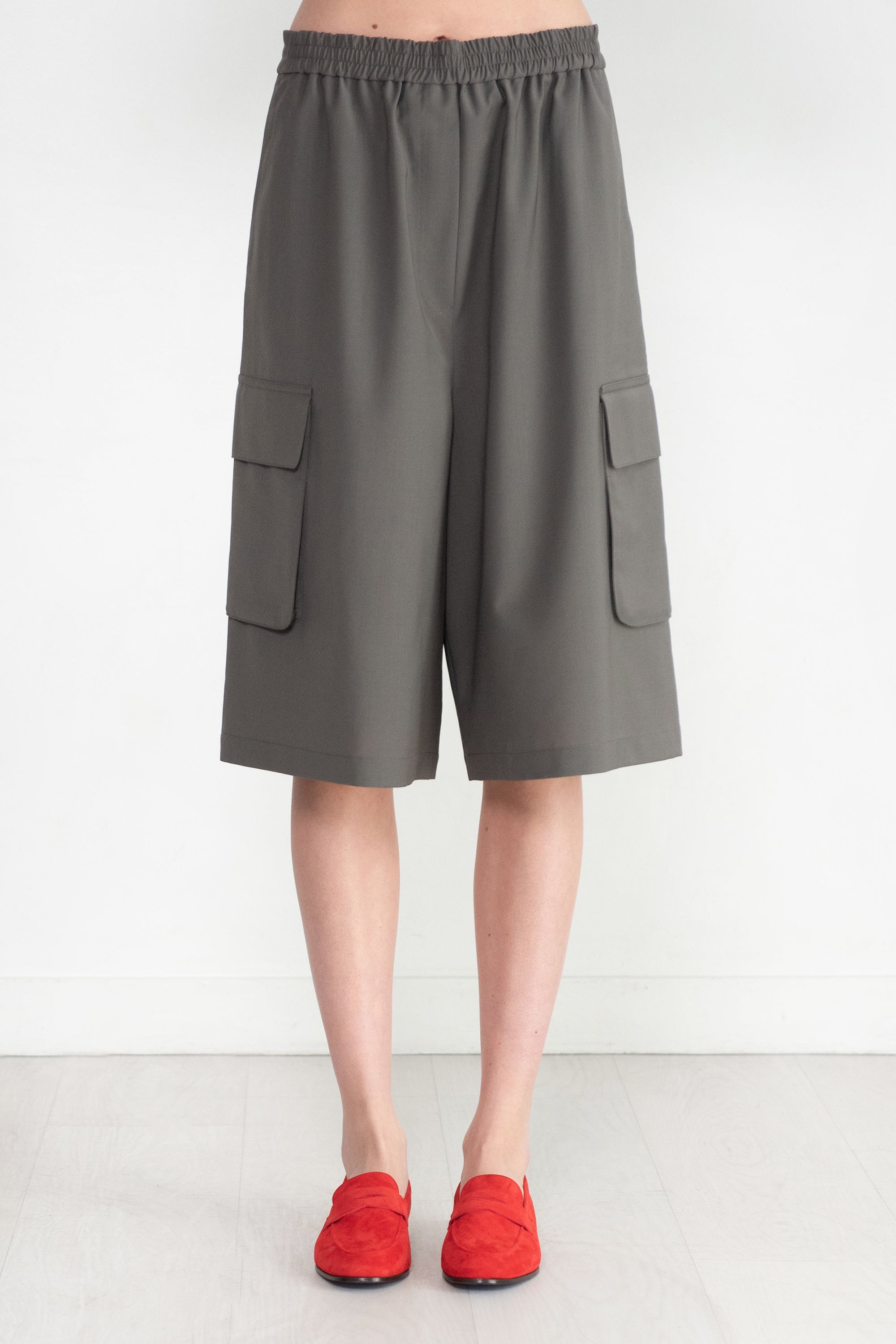 TIBI - Tropical Wool Relaxed Cargo Short, Dark Stone
