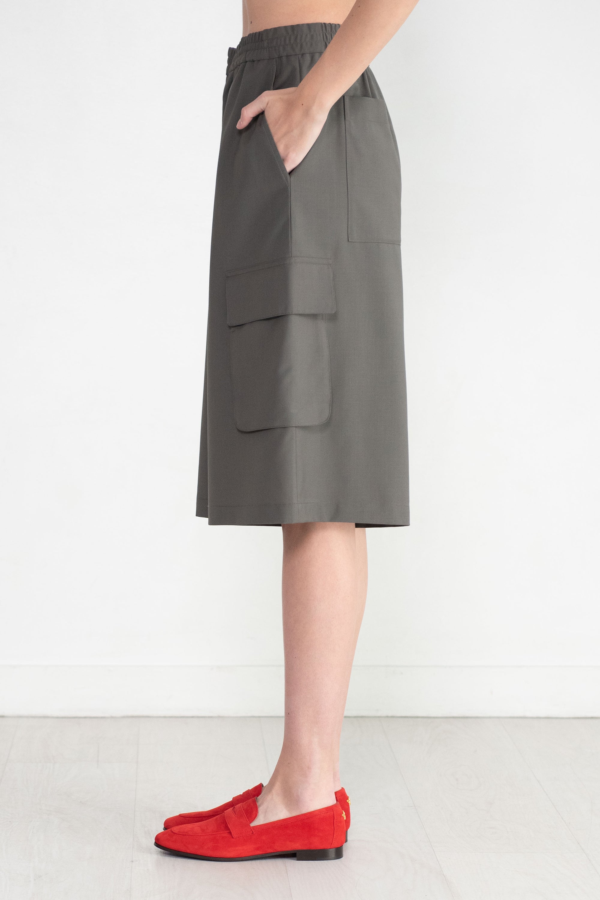TIBI - Tropical Wool Relaxed Cargo Short, Dark Stone