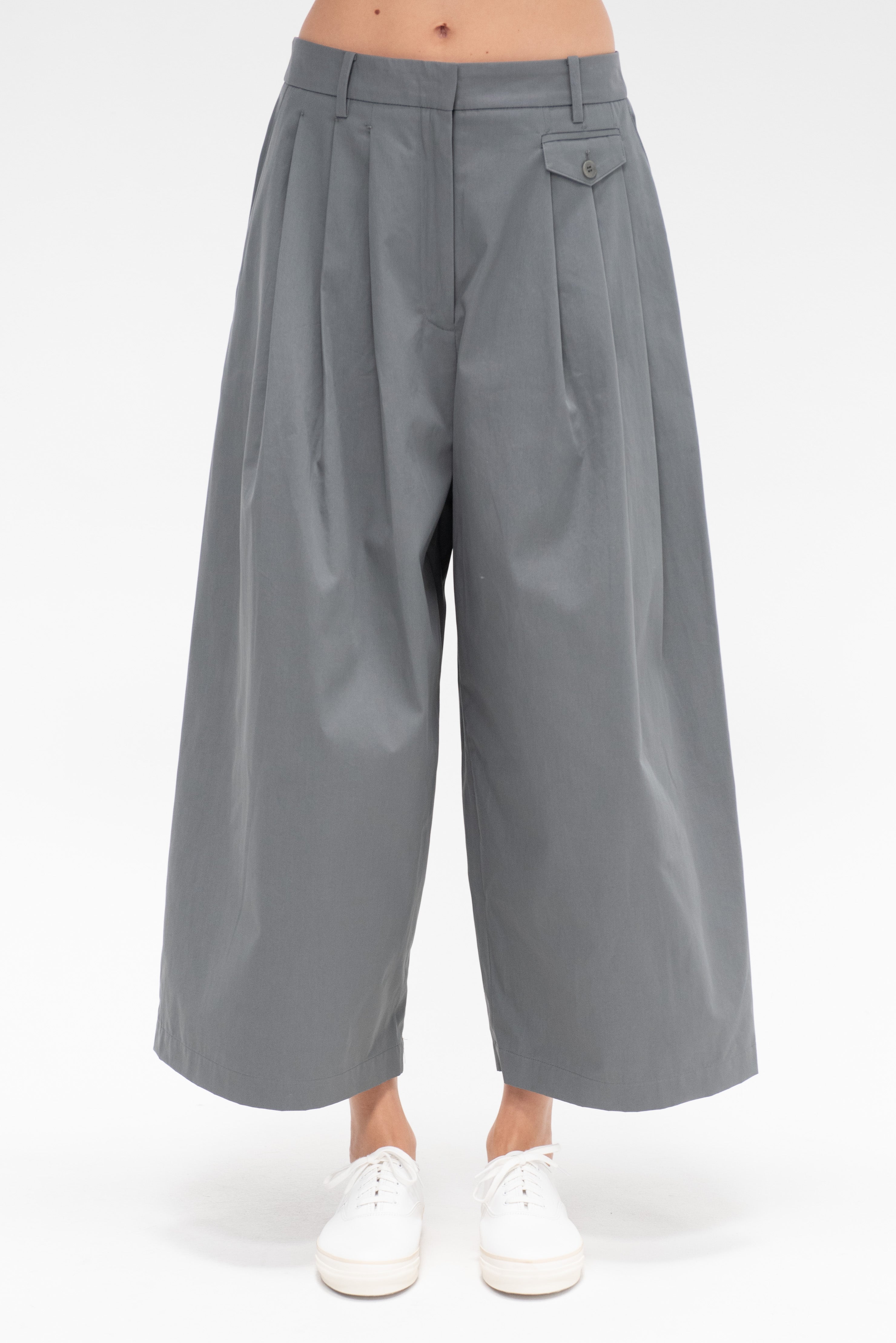 新品Tie.me doublezip pleated onepiece GRAY Tibi Bio Twill Triple Pleat Cropped Pant, Grey – Kick Pleat