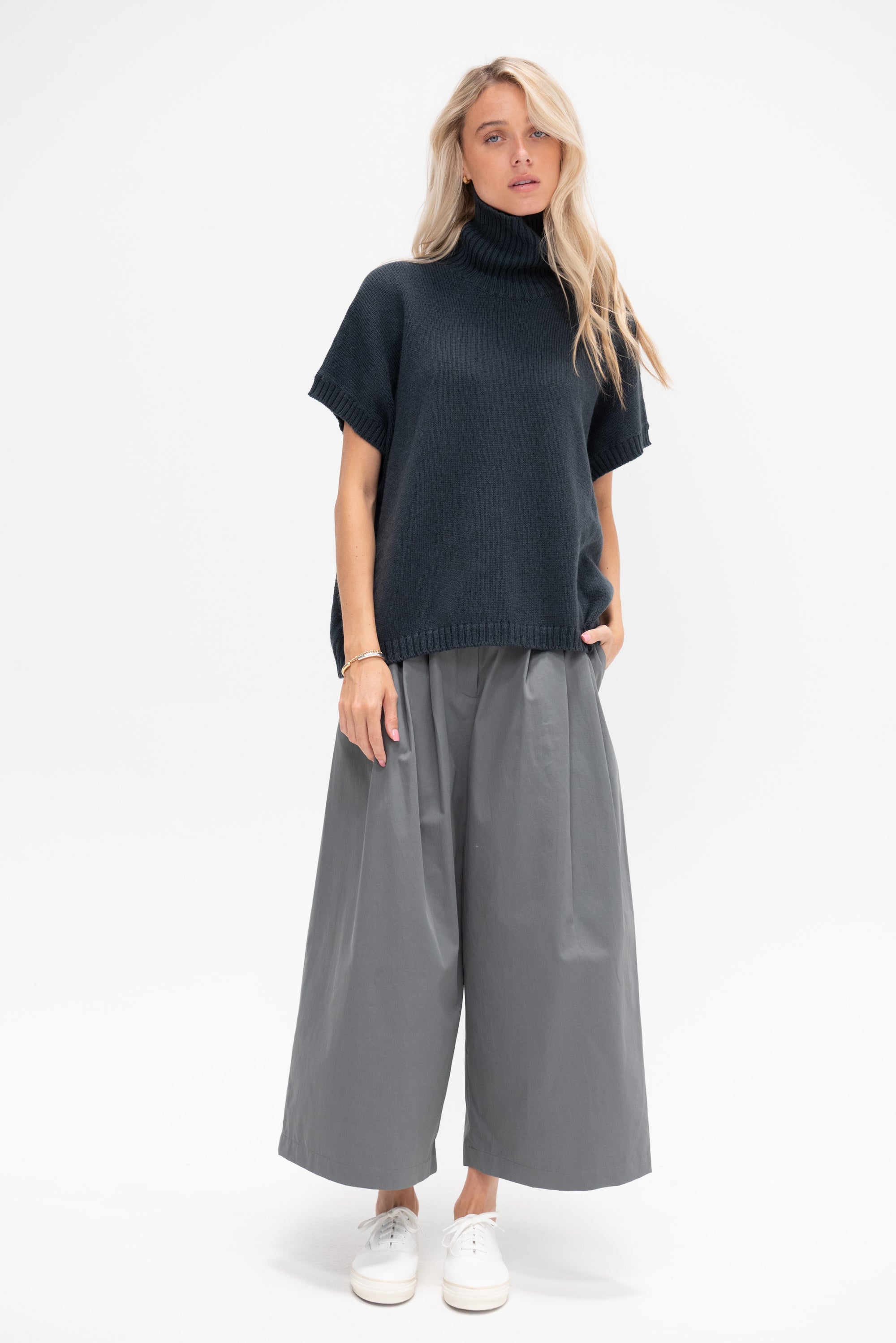 Bio Twill Triple Pleat Cropped Pant, Grey