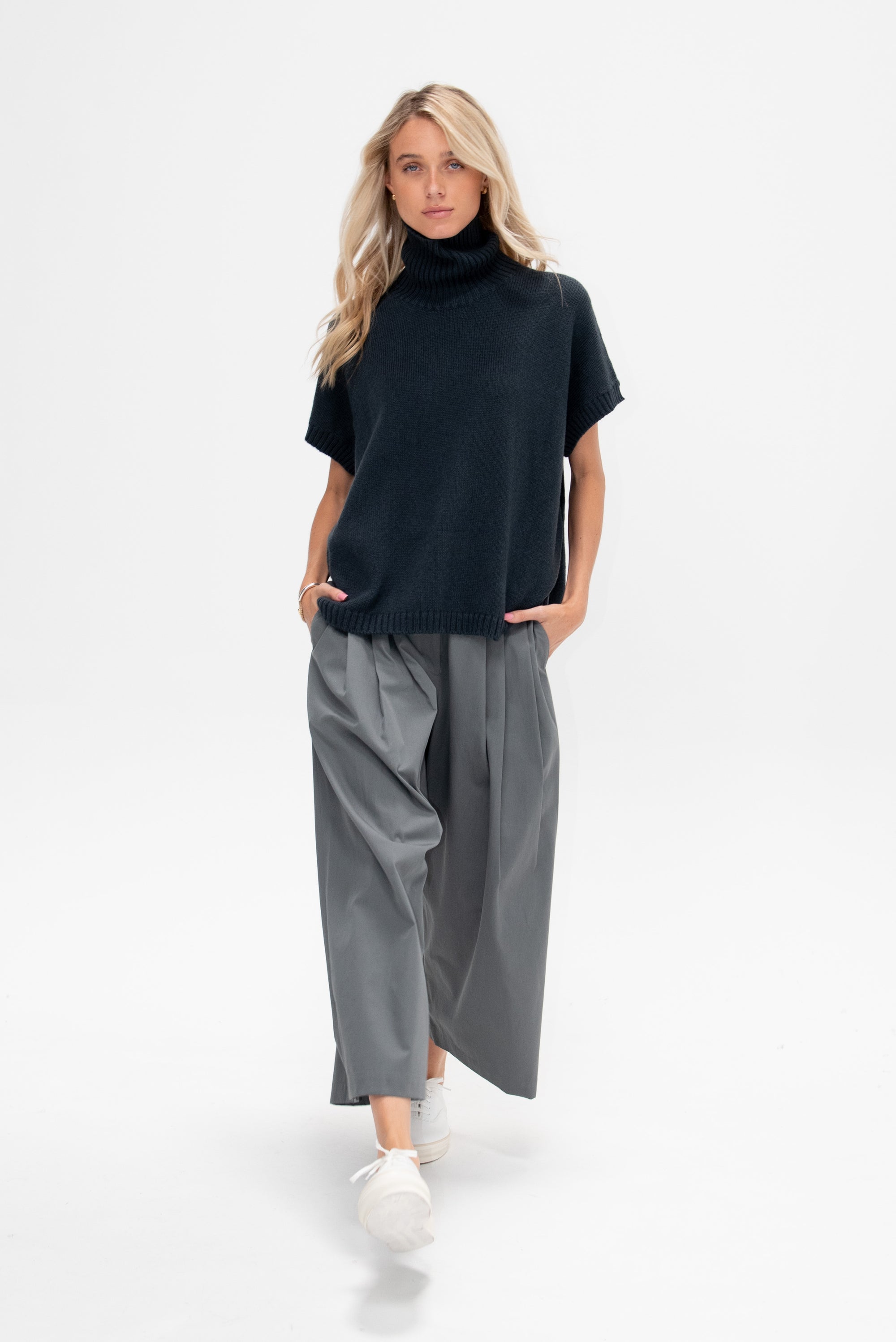 Bio Twill Triple Pleat Cropped Pant, Grey