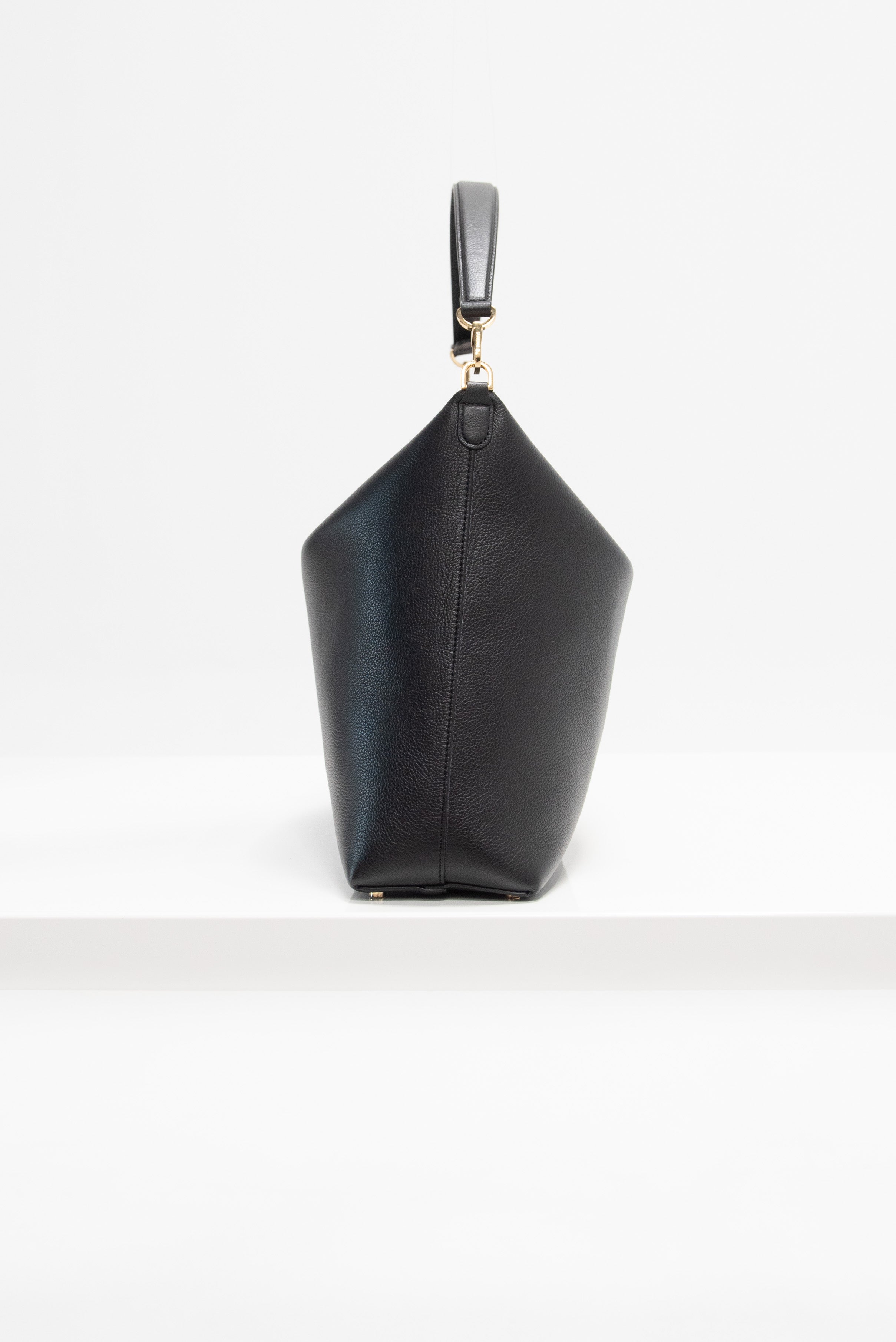Toteme Med Bevel Grained-Leather Bag, Black – Kick Pleat