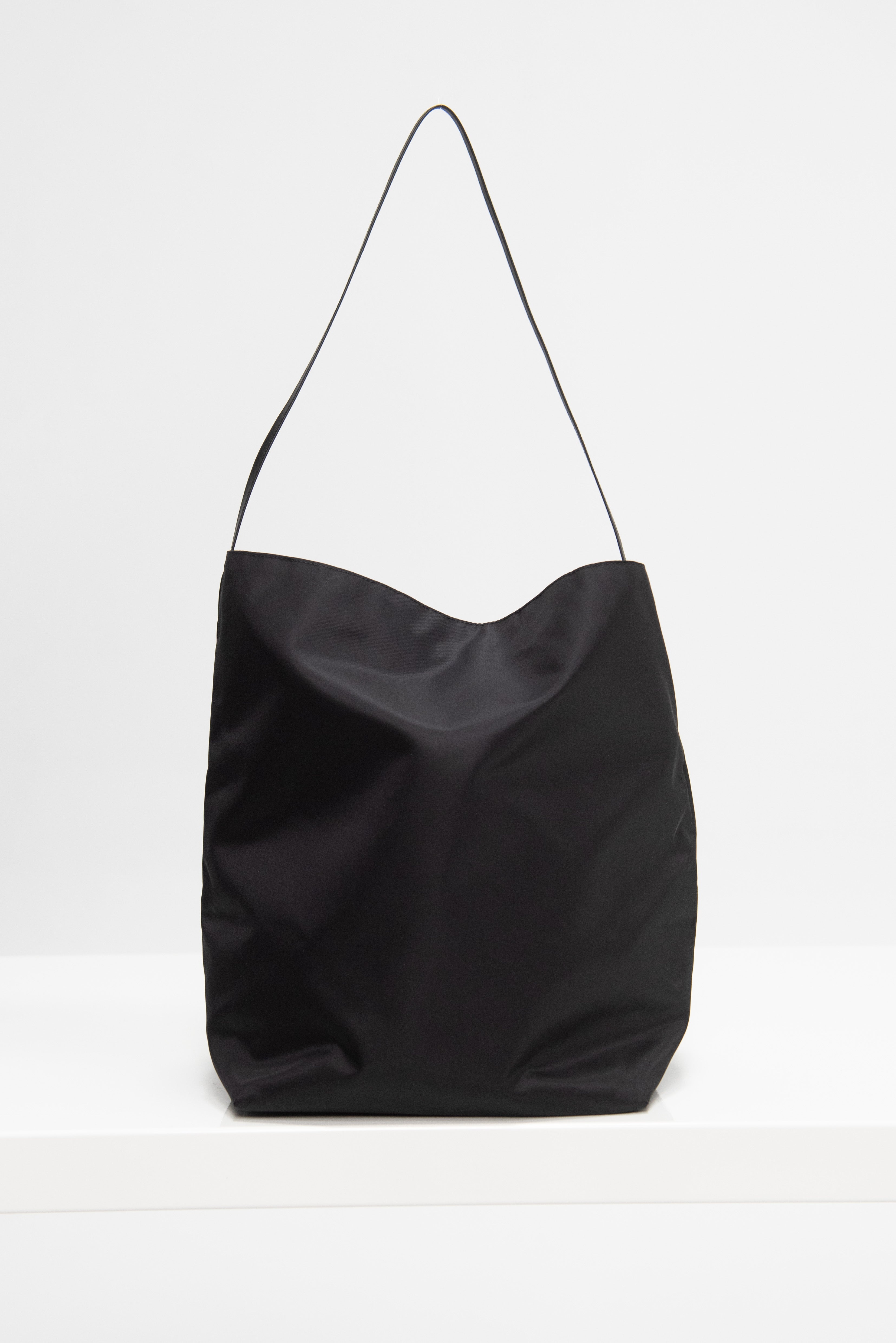 Valesque Bucket Bag, Black – Kick Pleat