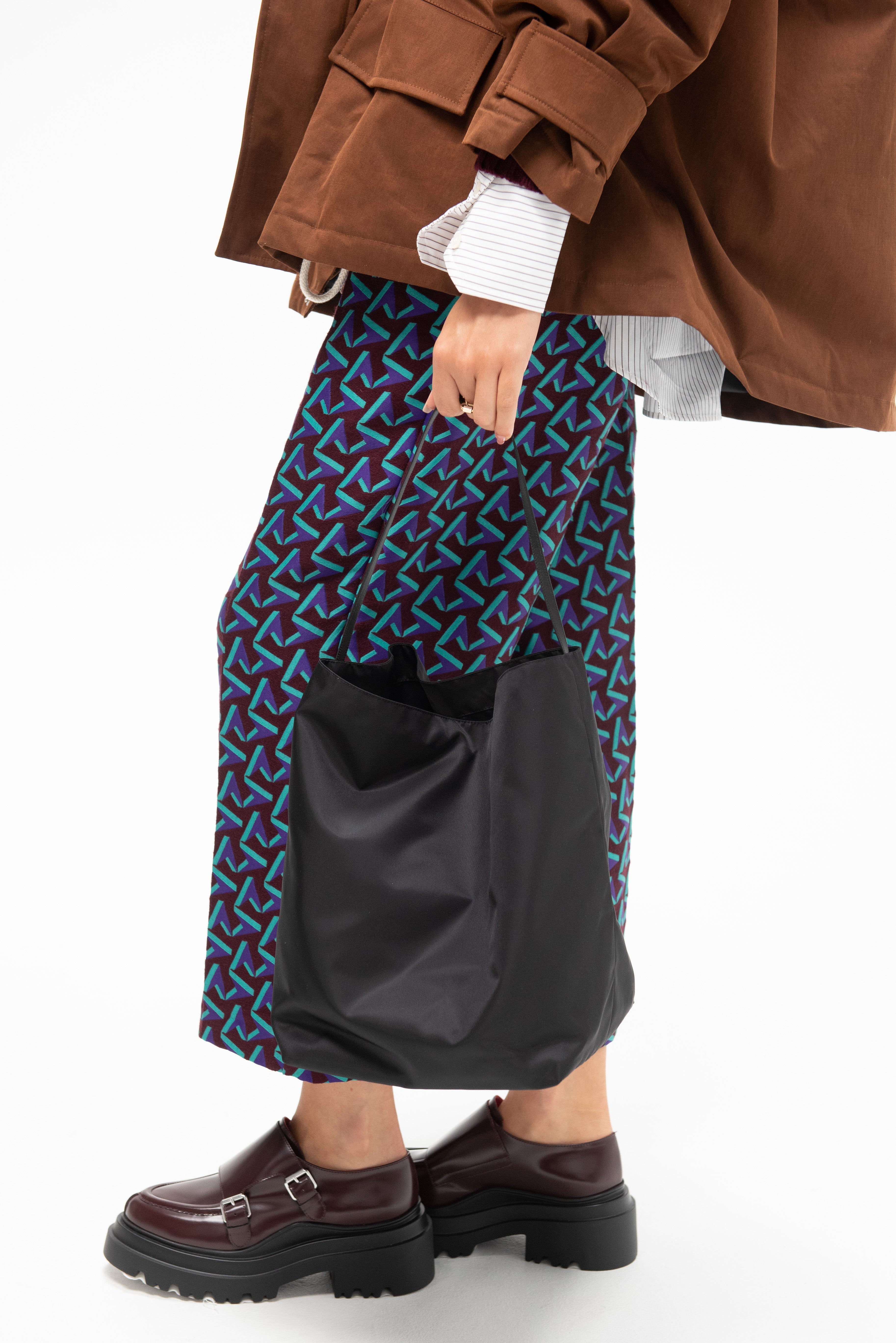 Valesque Bucket Bag, Black – Kick Pleat