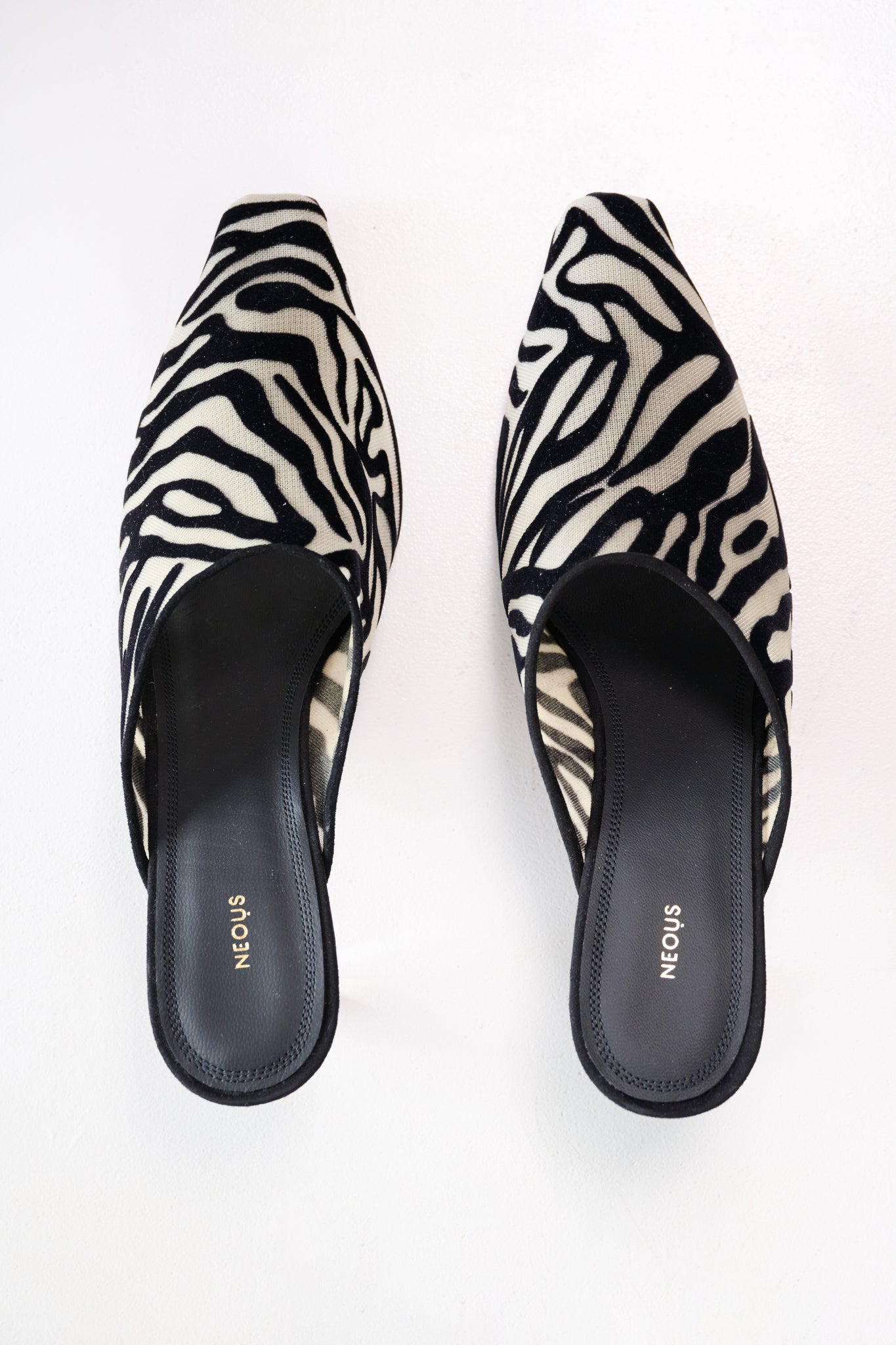 NEOUS - Electra Mule, Black and Cream