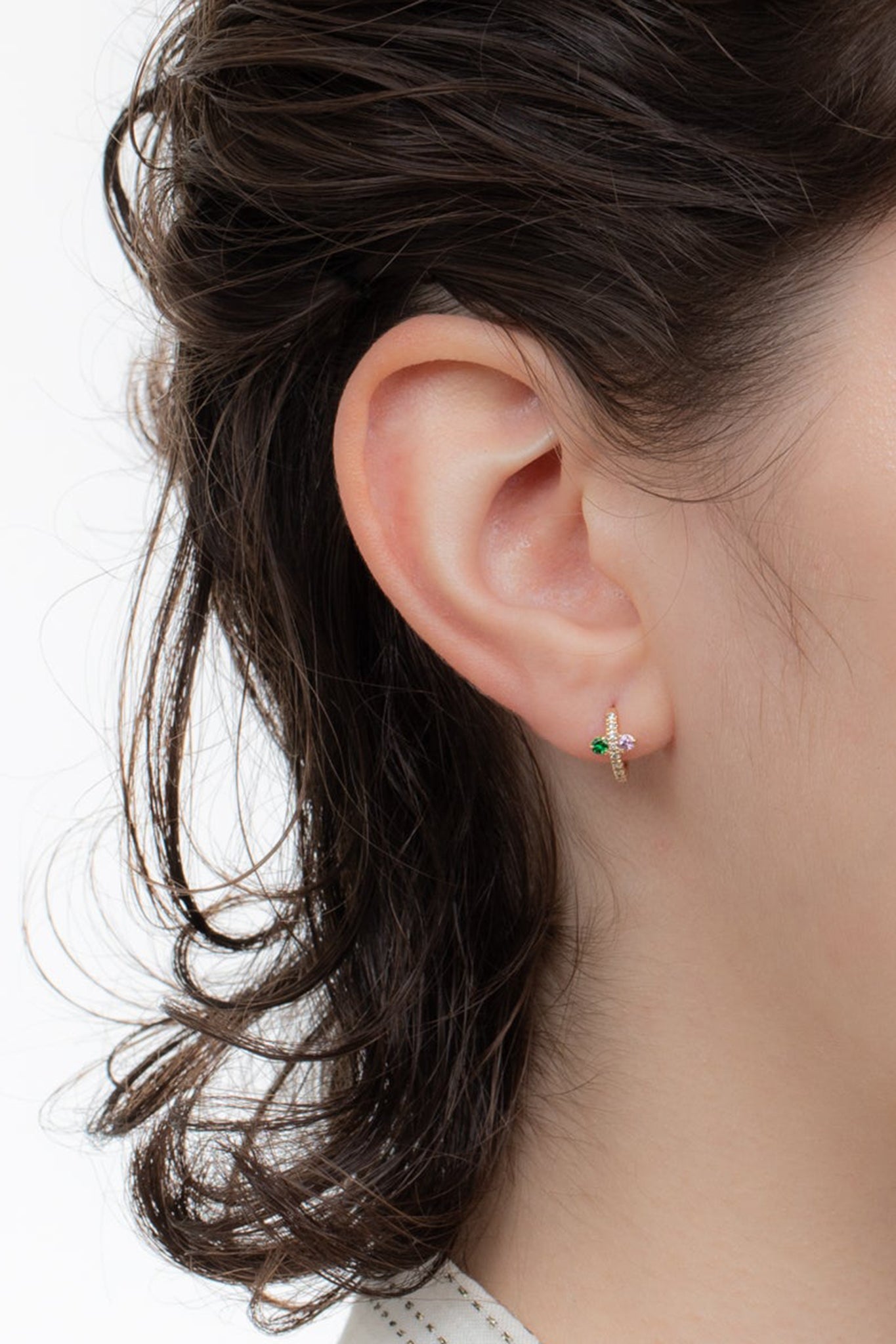 HIROTAKA - 18k BIRD OF PARADISE PINK SAPPHIRE & GREEN GARNET DIAMOND HOOP EARRING