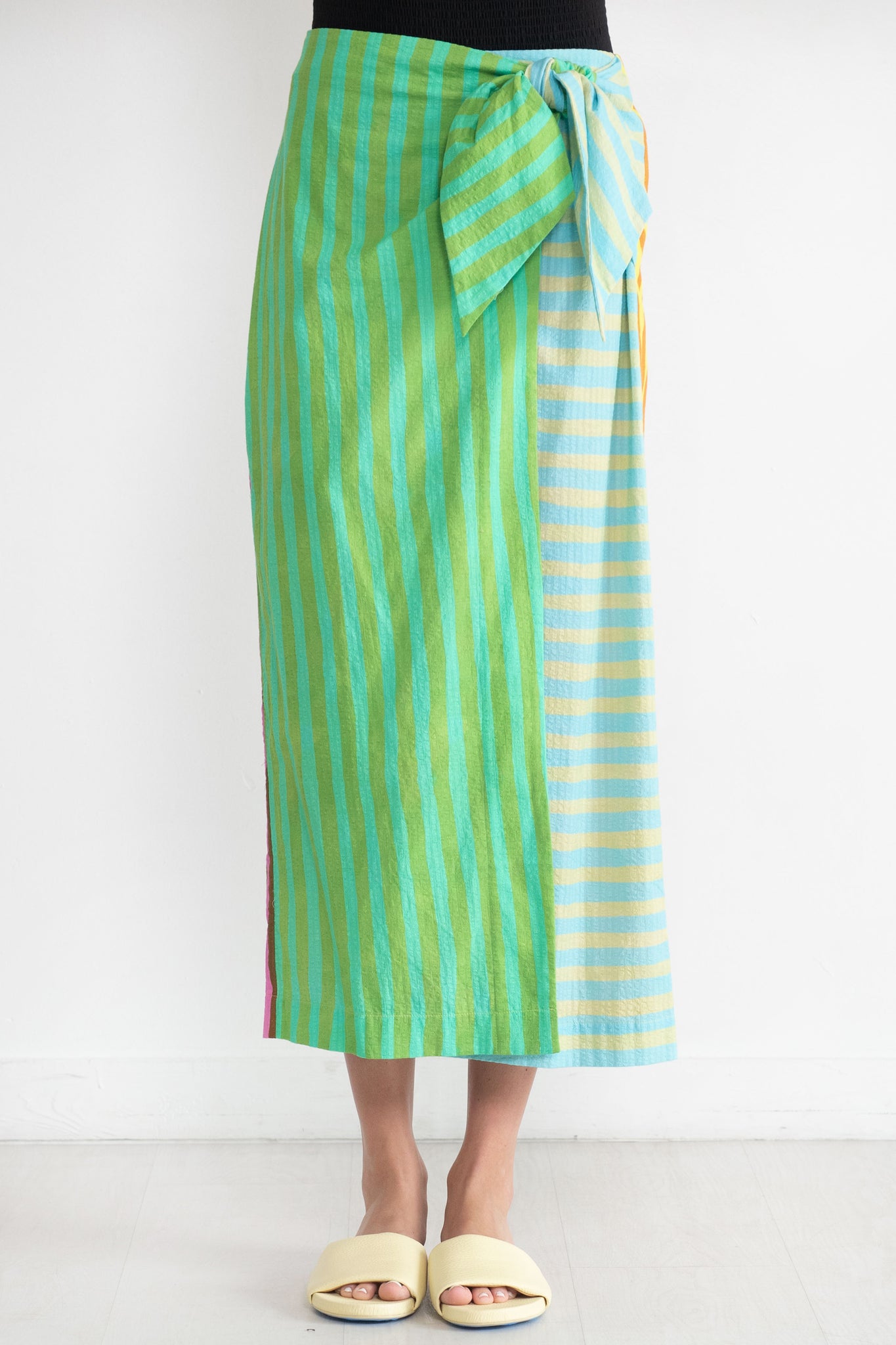 ALÉMAIS - Bobbie Tie Front Skirt, Multi