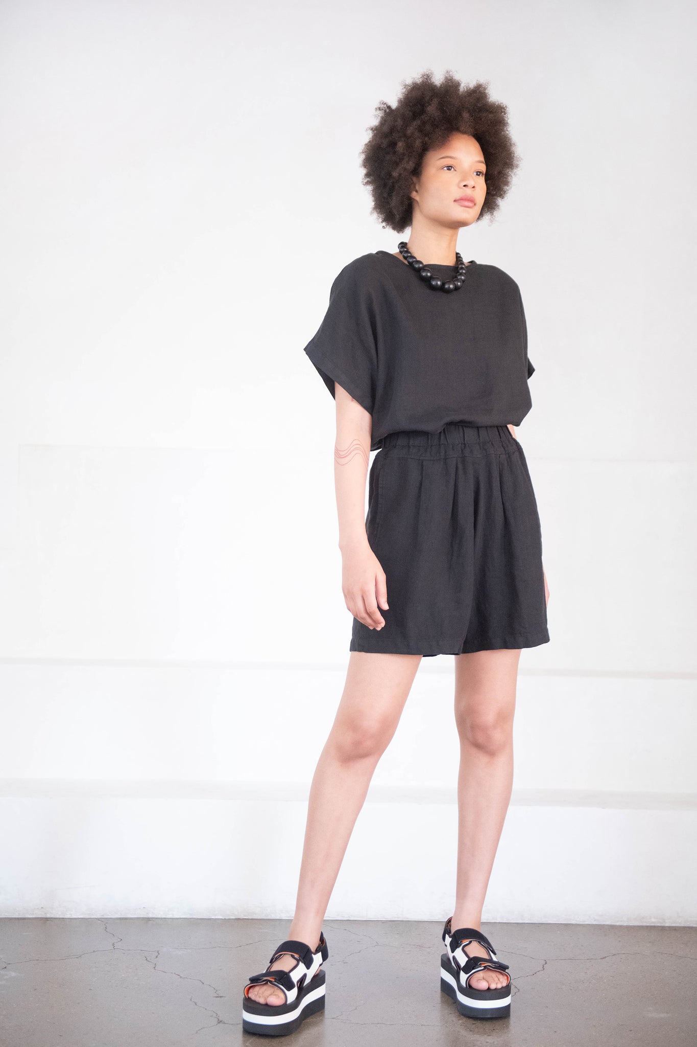 Black Crane - SHORTS, BLACK