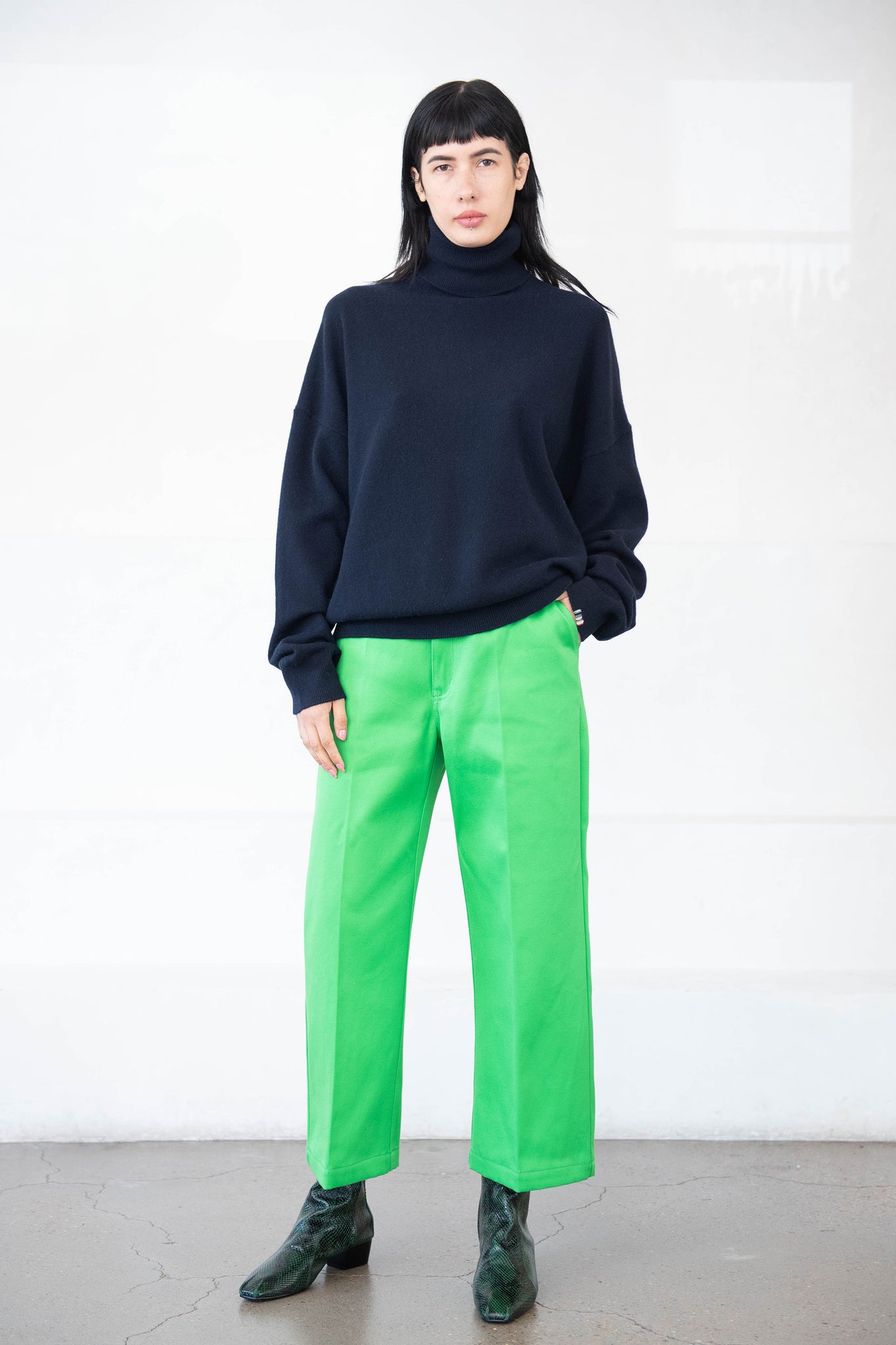 Extreme Cashmere - N°204 JILL ROLL NECK SWEATER, NAVY