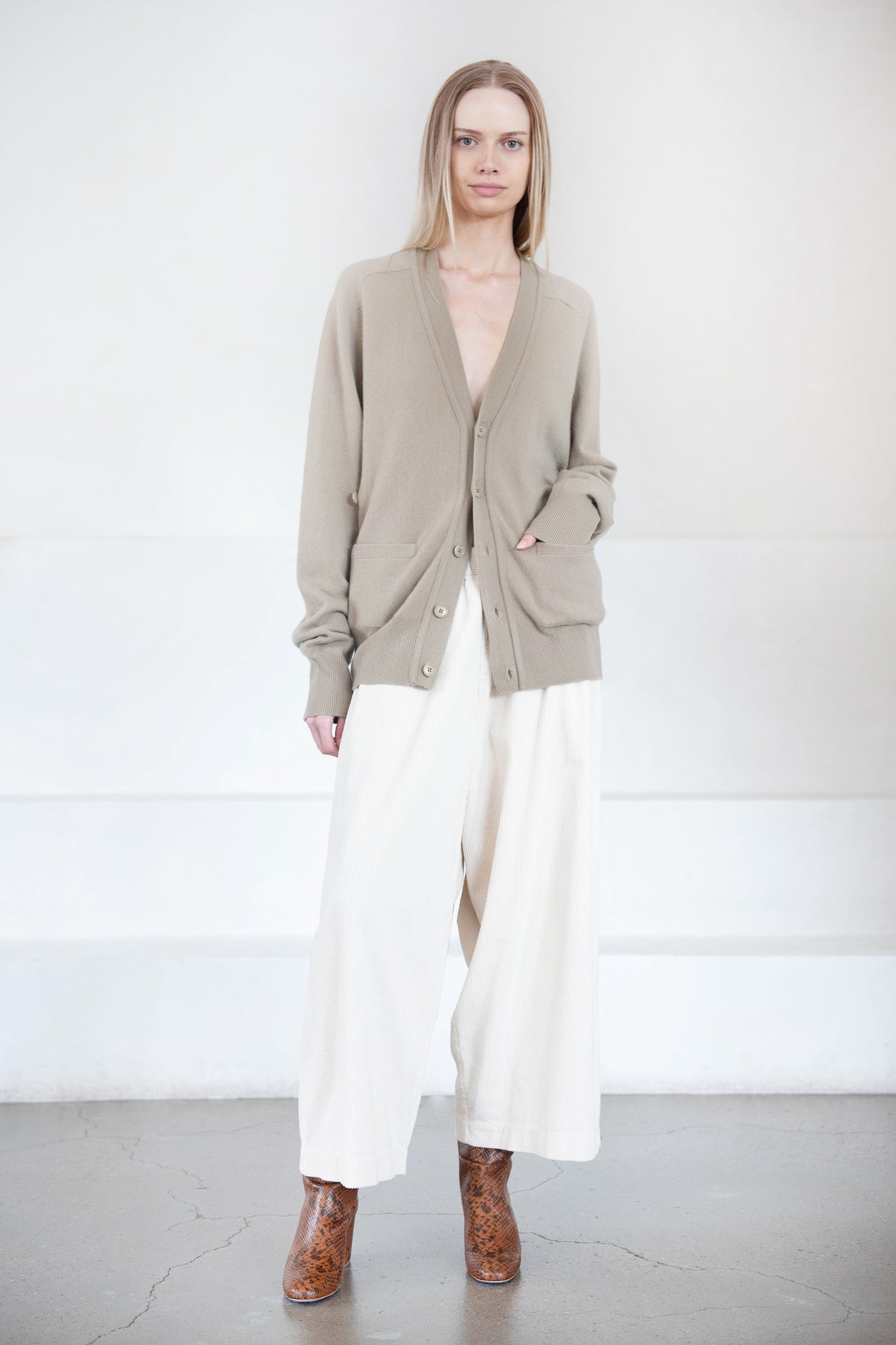 Extreme Cashmere - N°185 Feike Cardigan, Dust