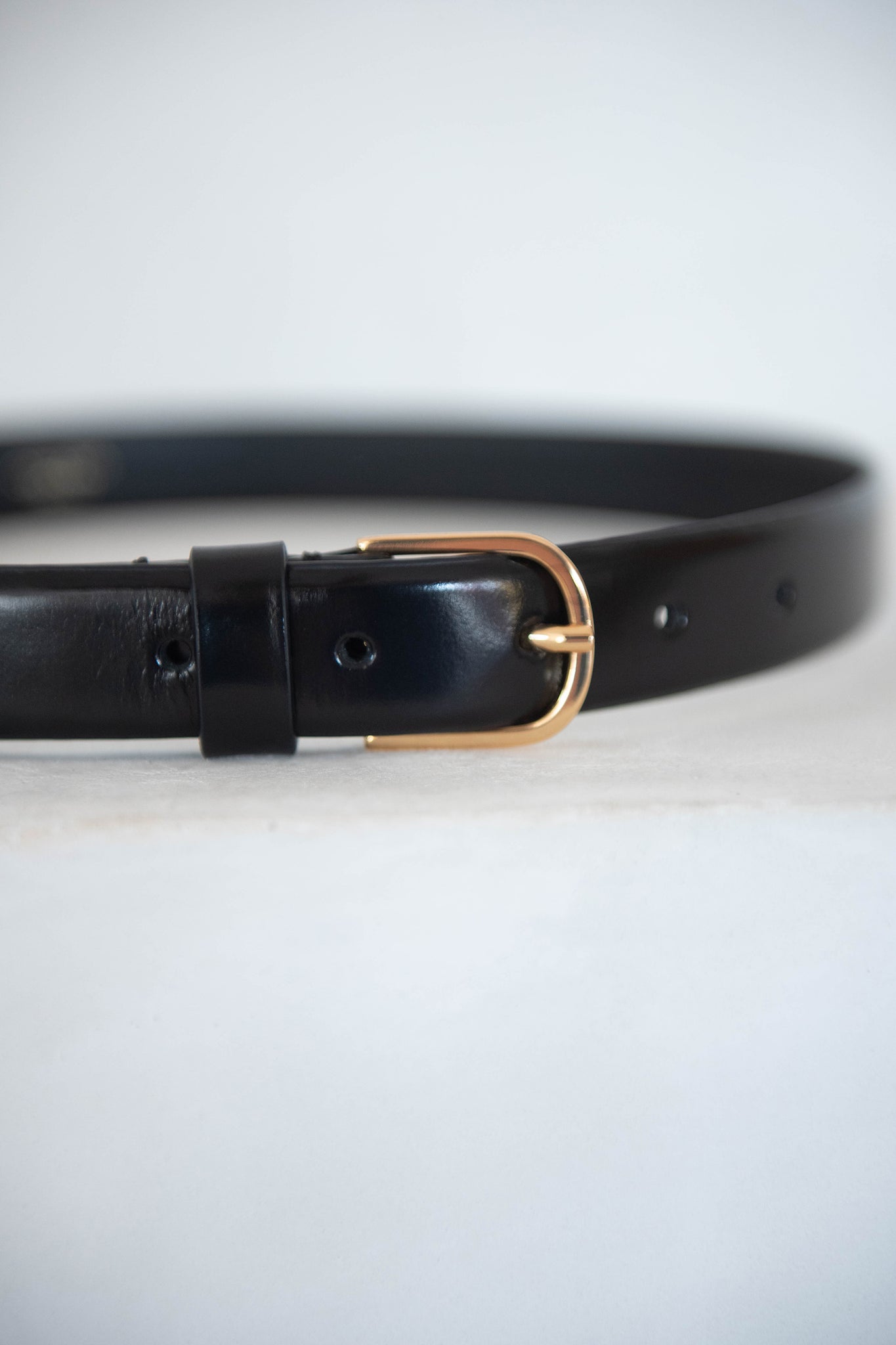 Totême - SLIM TROUSER LEATHER BELT, BLACK