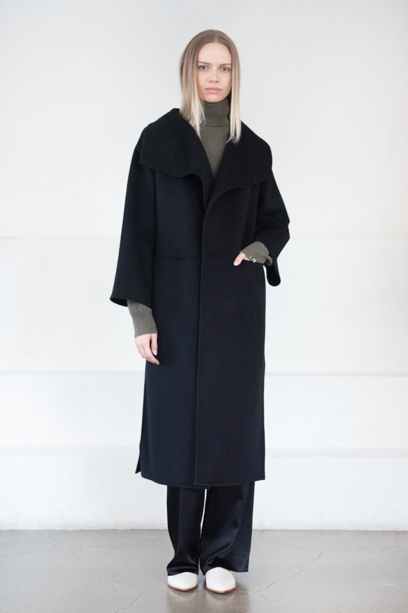 Totême - Signature Wool Cashmere Coat, Black